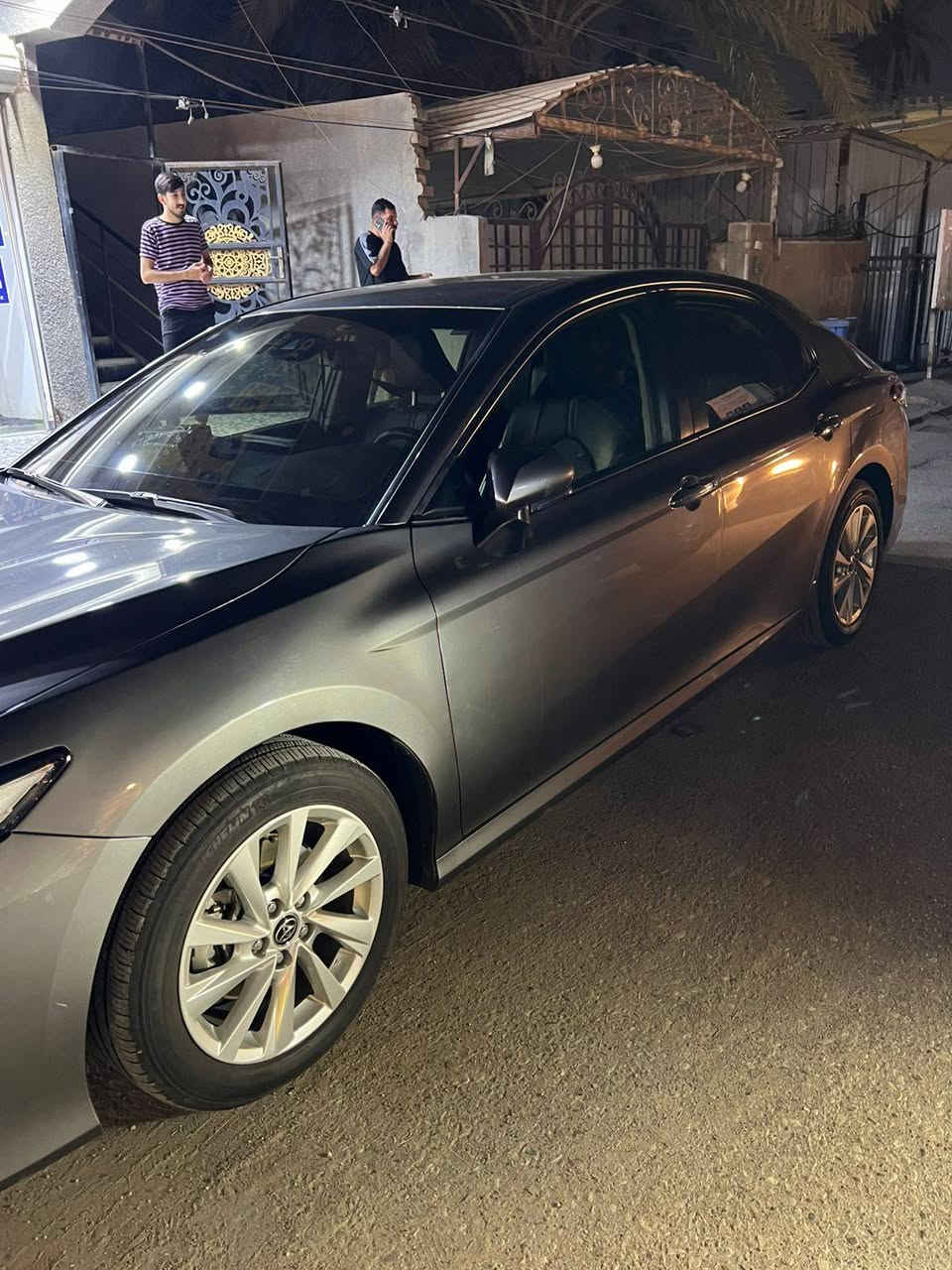 السلام عليكم للبيع
السيــــارة : كامري
الـضرر  : جارملغ وبنيد
المـــــــوديــــــل :2024
لـون الســـــــيارة :فيلي
ألمسافة ألمقطوعة : 
حجـــم المحــرك : 1600 هايبرد
رقــــم اللوحـــــة :  
الـــــســعــــــــر : 210 وبيهة مجال بسيط

———————————————————————
المواصفات 
رادار أمامي 
كروس سرعة
تحديد مسار 
كامرة خلفية 
تحكم أستيرن 
مود درايف 3 أنظمة للقيادة 
___________________________
العنوان: بغداد الفحامة قرب جزيرة بغداد السياحية
للأستفسار الاتصال:***********
