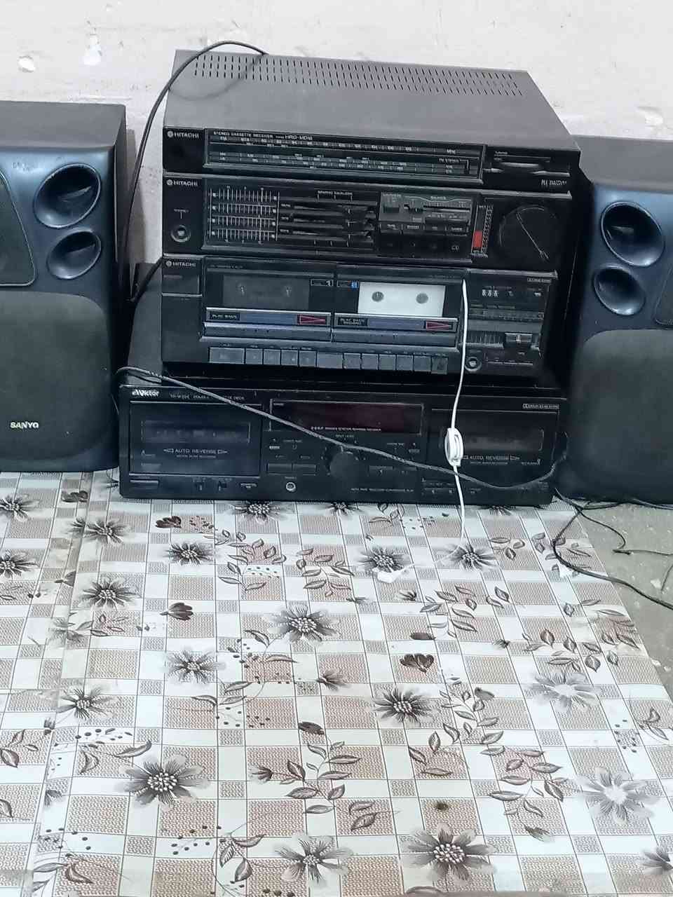 مسجل دبل كاسيت عدد اثنين مسجل دبل كاسيت نوع هيتاشي اواكس راديو شغال بس مسجل يحتاج قايش ومسجل الثاني كهرباته ١١٠ ابيع فحم بدون فحص هذني اثنينهن مع التوصيل ٣٠الف شراي تعال ولاتعبني كله اصلي ونظيف ***********
