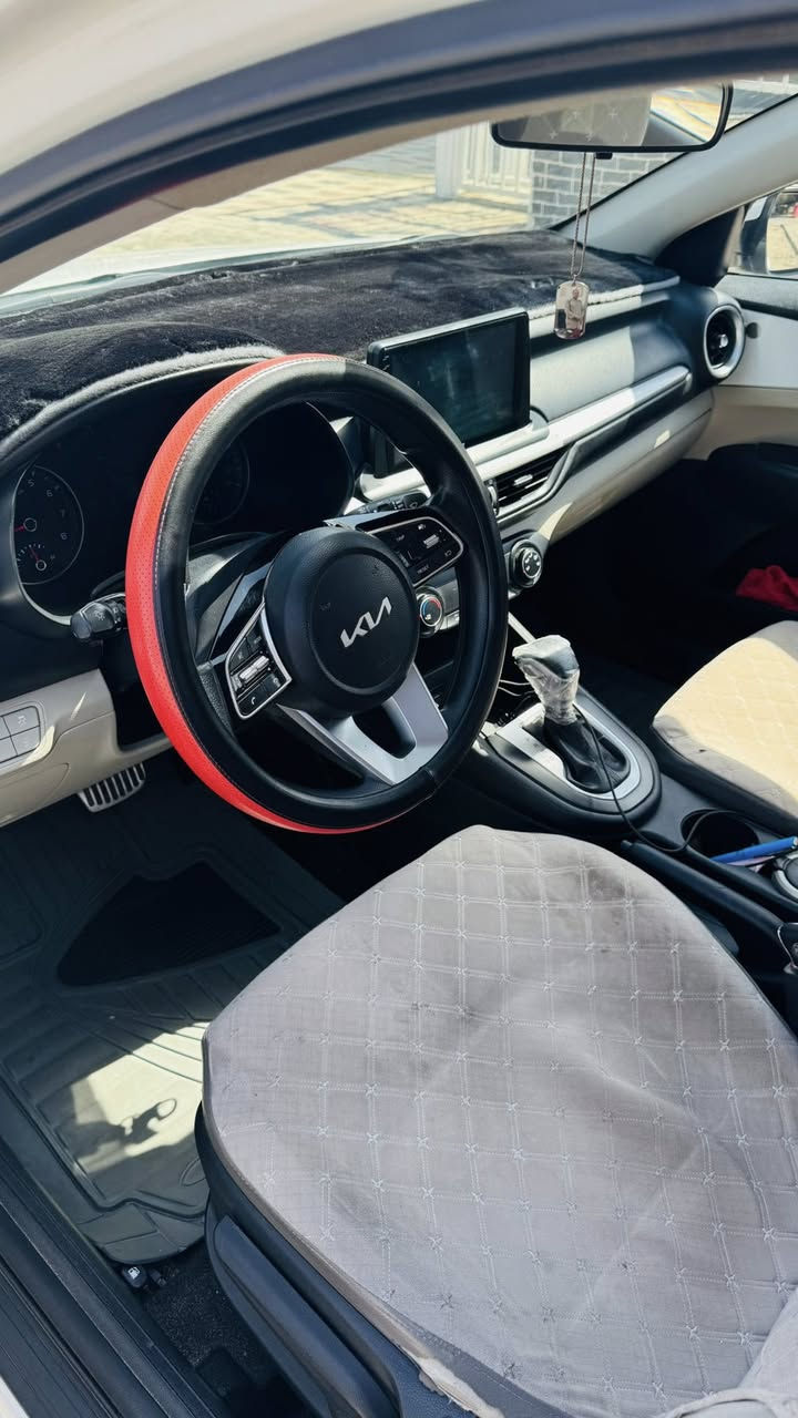 السلام عليكم سيراتو 22 خليجي مكفوله ويل كب لايت زنون محرك 16 ماشيه 100 رقم انكليزي للبيع 165 وبيه مجال ***********
