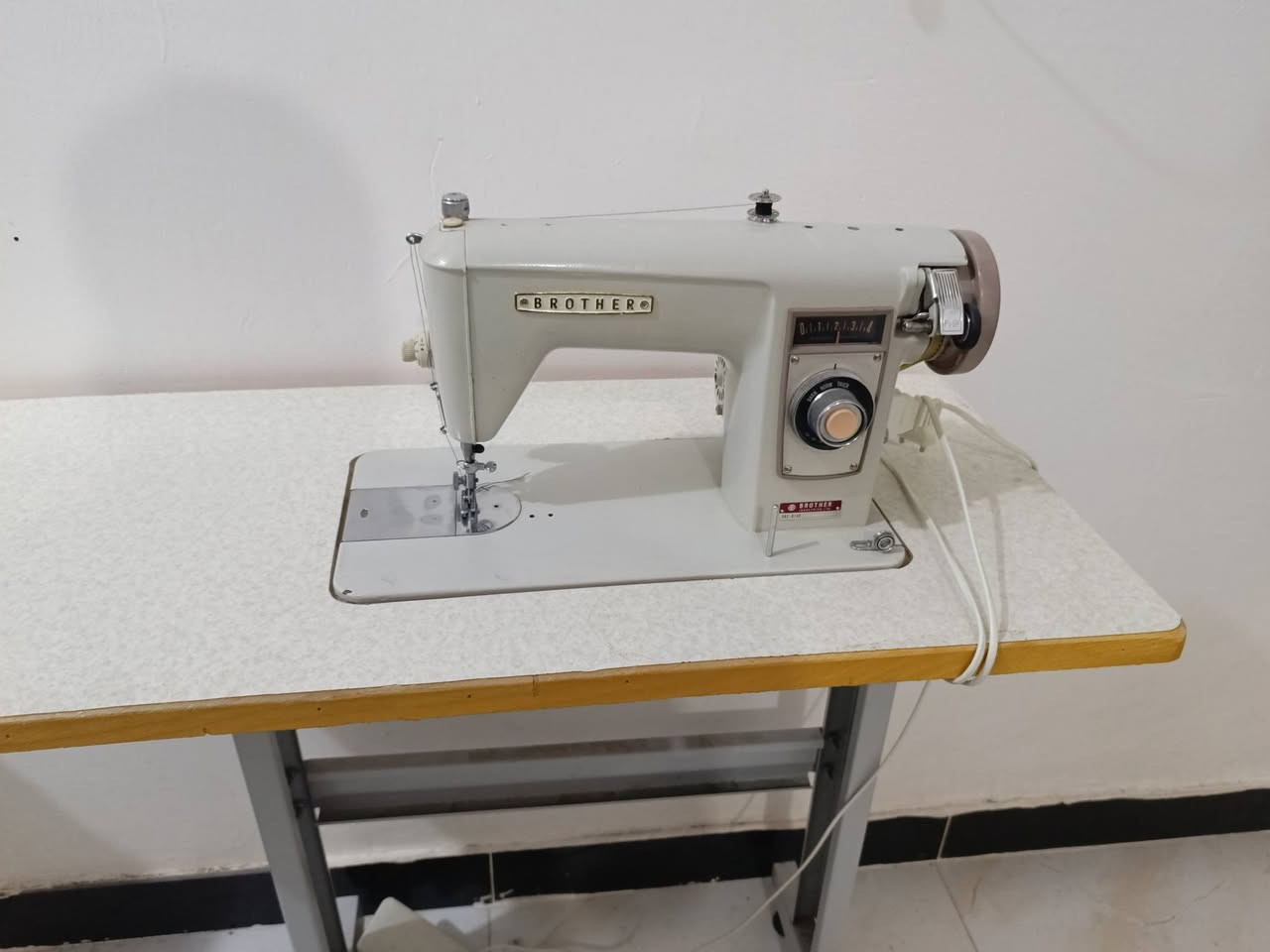 مكينة خياطة منزلية نوع برذر صناعة ياباني نظيفة جدا استعمال قليل مكينتها نظيفة خياطة ناعمه وياها ميز مالتها بعده جديد تجي وياها ملحقاتها سيت ابر مكينة ودهن ومكوك وبكرات خياطة ومفك براغي خاص بيها دواستها بلاديه كل غراضها تجي وياها للتواصل خاص او على الرقم ***********
