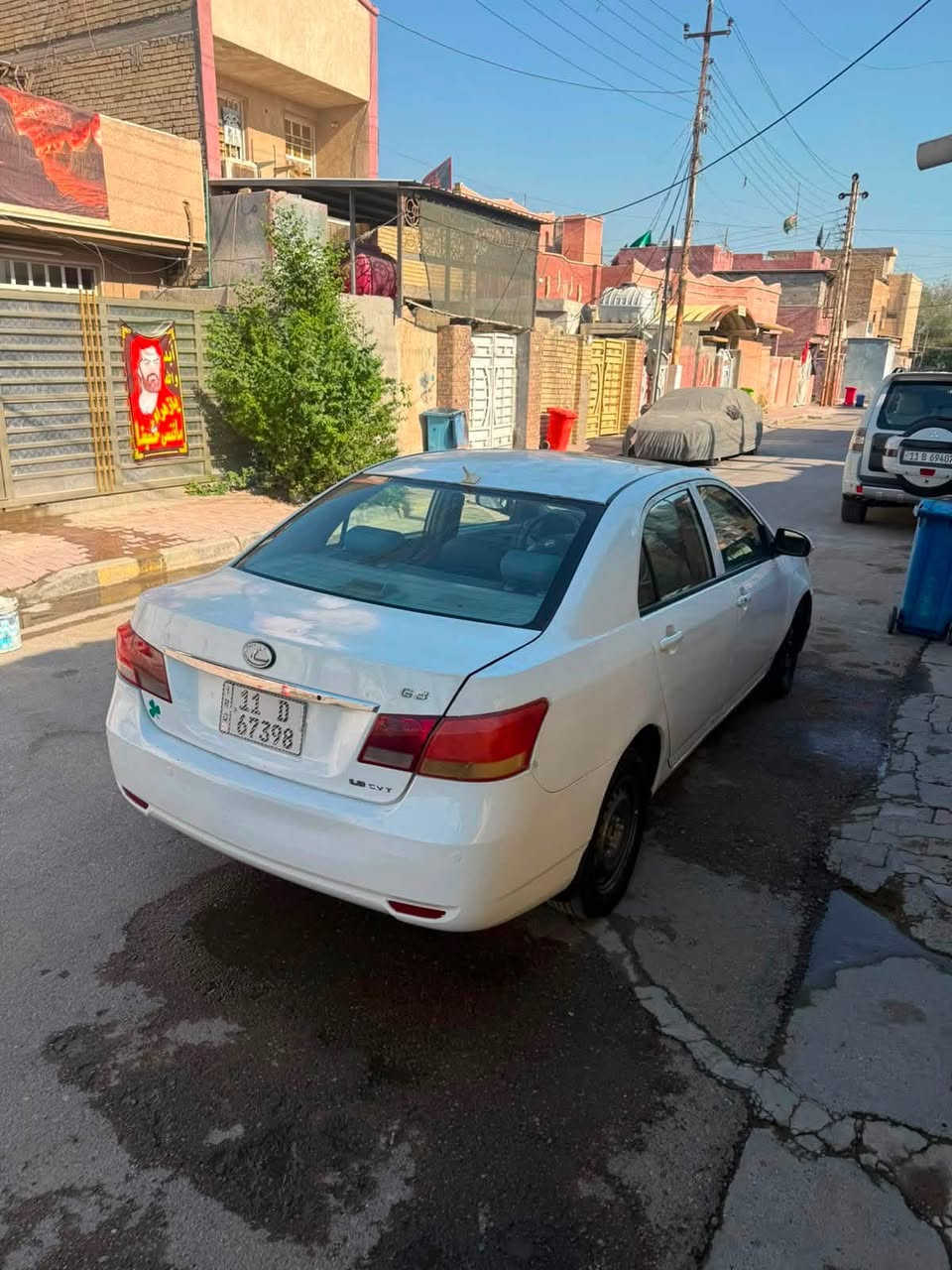 السلام عليكم BYD G3. 2013 خصوصي  ابيض محور كير ومحرك كورلا 1800 الحديث قبق اسود المرغوب بعدهي بل ضمان مكفوله ضربه وصبغ وتبديل سياره جاهزه ومابيها نقص صدر تبريد تخم تاير كله جديد بسمي شخصياً رقم بغداد 11 انكليزي هزه جديده سنويه 2031 سياره كامله وجاهزه على اخر حبايه وبسمي وسياره عدله ما مطخطخة مكينه مال كولا بيكاجيو 2013 حديثه بعدهي بل ضمان جاهزه من كلشي مكاني بغداد متواجد شوكت متحب اتصل وتامرني امر سعرها 55 وبيها مجال رقمي 
*********** 
الله شاهد سياره تسوى فلوسها وتعبان عليها وصارف عليها كلش هواي
