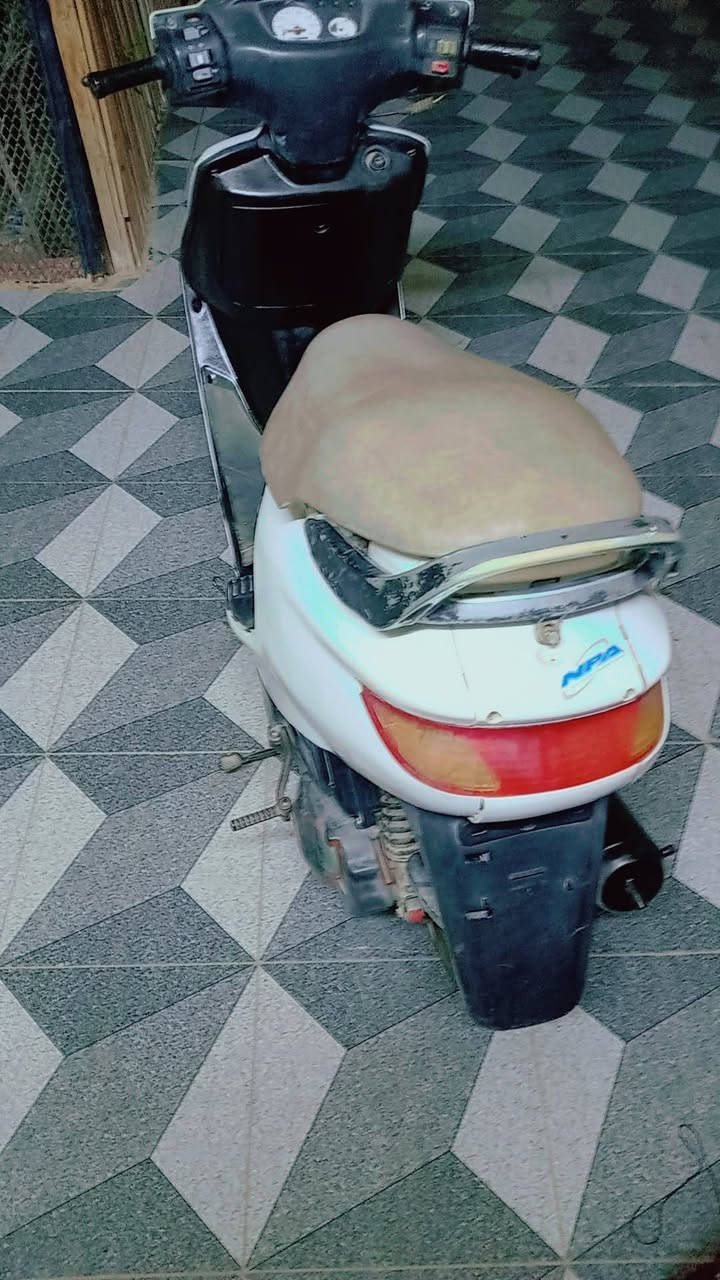 من رخصت الدمن المحترام دراجه لبيع خير من الله دراجه ماناقصه شي محركه مامفتوح سعر 400وبه مجال لي حب يتصل ***********@
