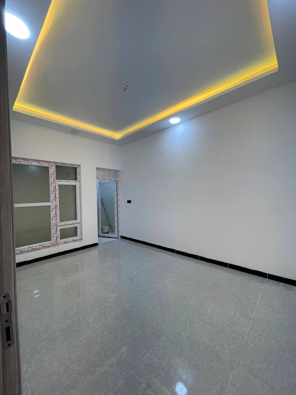 #دار للبيع مساحه ١٢٥ واجهه ٦.٥ بناء حديث ٢٠٢٦ واجهه ملكي🏛️ سند طابو باسم البائع
الطابق الأول غرفتين نوم واستقبال وهول ومشتملات سويت الطابق الثاني ٣ غرف نوم وهول ومطبخ ومشتملات بيت جاهز تسليم فوري 🔑🔑
عنوان قضاء تلكيف (حي اور) 
***********
***********
