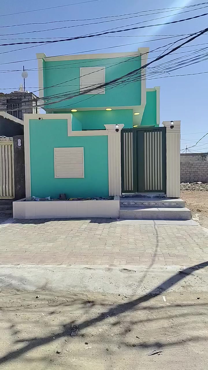 السلام عليكم بيت للبيع المساحه ١٠٠ متر البراكيه شارع المطار القديم مقابيل نهاية شارع علكم صب كونكريت البيت يحتوي على غرفه صاله مطبخ استقبال صحيات داخلي وخارجي السعر ٤٢ معه المجال الاستفسار على الرقم *********** مكتب بركات العباس ع
