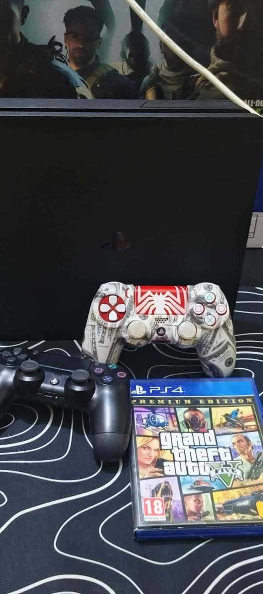 السلام عليكم ورحمه الله وبركاته
متاح ابلي 4 مستخدم جديد نظام 13،5
بي قرص GTA5 
سلم مو مهكر 
ذاكره 500
كامل ملحقاته 
والجهاز مامفتوح 
سعره 225 وبي مجال الشراي 
ورجآ المو شراي لايتعبني 
لتواصل *********** بي واتساب
