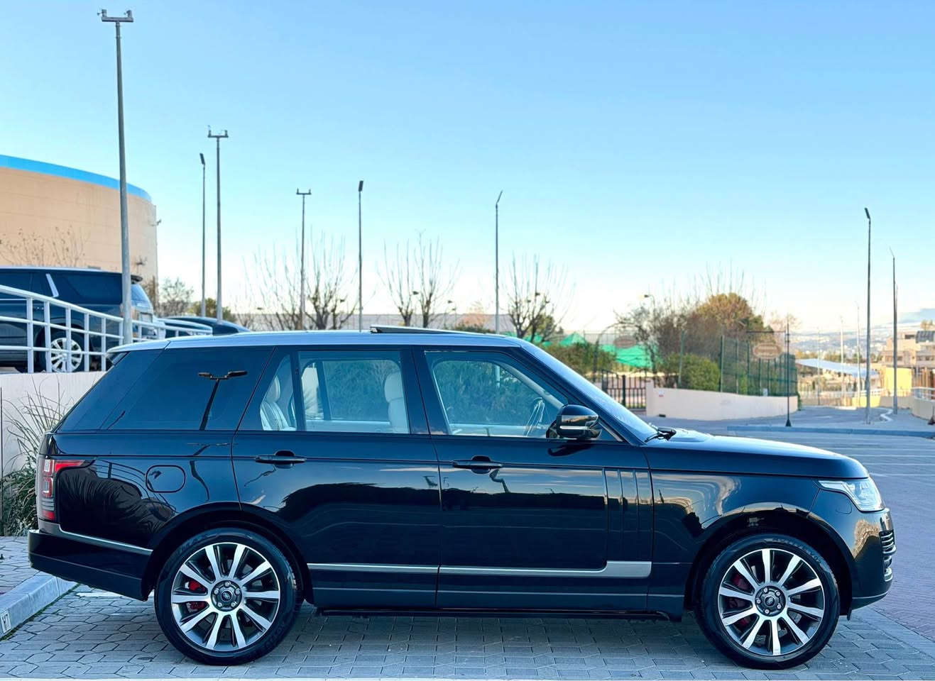 Range Rover Voge   2017 autobiography

خليجي شريكه سردار زمان دولي بصمتين موجود

سيارة اسود  سقف  رصاصي بلادي

ملاحظه:سياره من شريكه ايدوحده بشرط احلي من صور اذا مجان هيج اطيك مصروفك سياره كلش جديد

سعر مناسب ماكو نظافه بي هيج سعر ٣٤٨ بلاش بلاش ورقه مجال

❌سياره بدون صبوغ بدون تبديل بدون رصعه بدون شخت ❌بشرت حتي دعميات بشرت مابيها صبغ 
 
فول مواصفات

رانج روفر فوك  
 موديل 2017 
ماشيه 120 الف كم 
محرك ٨ سلنر سوبر جارج اقوه محرك مكفوله كفاله
-----------------------------
مواصفات 
بانوراما
سترين تحكم
داخل  جلد كريمي داخل جديد 100/100   
كشنات جلد كهرباء و خزن
كشن تدفئه تبريد
دواخل ليد ٨ الون
مراية رادار
صندق شفت
٥كاميرا
بصمه
كير اوتوماتيك و عادي و سبورت
اربع نضام دفع رباعي
دبلات جبريس حسب رغبه تريد سياره عاليه وناصيه
بريك بصمه 
_________________________________________
كير و محرك بشرط مابي اي نواقص تبريد تاقم صدر كله بشرت ترايى حتي بصره  دينار مابيها مصرف

سياره رقم دهوك بي اسمي سنوي رقم  جديد تحويل بشرت
____________________________________

سعر  ٣٤٨ مجال بسيط ما كو هيجي بالسوق 

مكان سياره سليمانيه

***********
***********

************************************************
Range Rover Voge 

نرخى مناسب بلاش   ٣٤٨ ورقه مجال بسيط 
سەیارەکە ڕەشی سەقف ڕەساسی بیلاد 
  تيبيني : سه ياره له سه ر ده قى شه ريكه ى ماوه ته وه هيج شتيكى ده ستكارى نه كراوه هه موو بيلاديه سه ياره كه له ره سمه كان جوانتره 

مه كينه ى ٨ بستونى سوبره جارج  
 
موصفات فول 

سلايد
سلاجه
120 هه زار كم روشتووه
كوشن هيتر
كوشن جلدو ناو كريمى داخلى ١٠٠/١٠٠   
كوشن كاره باو خه زن 
سندوق شفت
ناو ليد و ٨ ره نك
شاشه
 ٥كاميرا
ده بله كانى جوبه به رزو نزم ٣ موده
سوكان فوليوم 
گير ئوتوماتيك و عادى و سبورت
موصفاتى ره نج مه عروفه .......
_______________________________________
گيرو مه كينه ى به شه رت يه ك خه له لى تيانيه بى نو قسانيه ته بريد تاقم بيش به شه رت تاقم تايه و ويلى شه ريكه تازه يه يه

سه ياره كه ره قه م دهوكه ته حويل و وكاله ى به شه رته سه نه وى ره قه مى تازه يه  تا ٢٠٣٠ به ناوى خومانه
______________________________________
بى بوياغ بى كرانه و بى سارد ده عمى بو ده عمى به شه رت قه تره بوياغى نيه ته نانه ت ده عميه كانيشى بوياغ نيه به شه رت

سعرى  ٣٤٨   ورقه و مجاليكى كه م 

***********
*********** السليمانية, العراق
