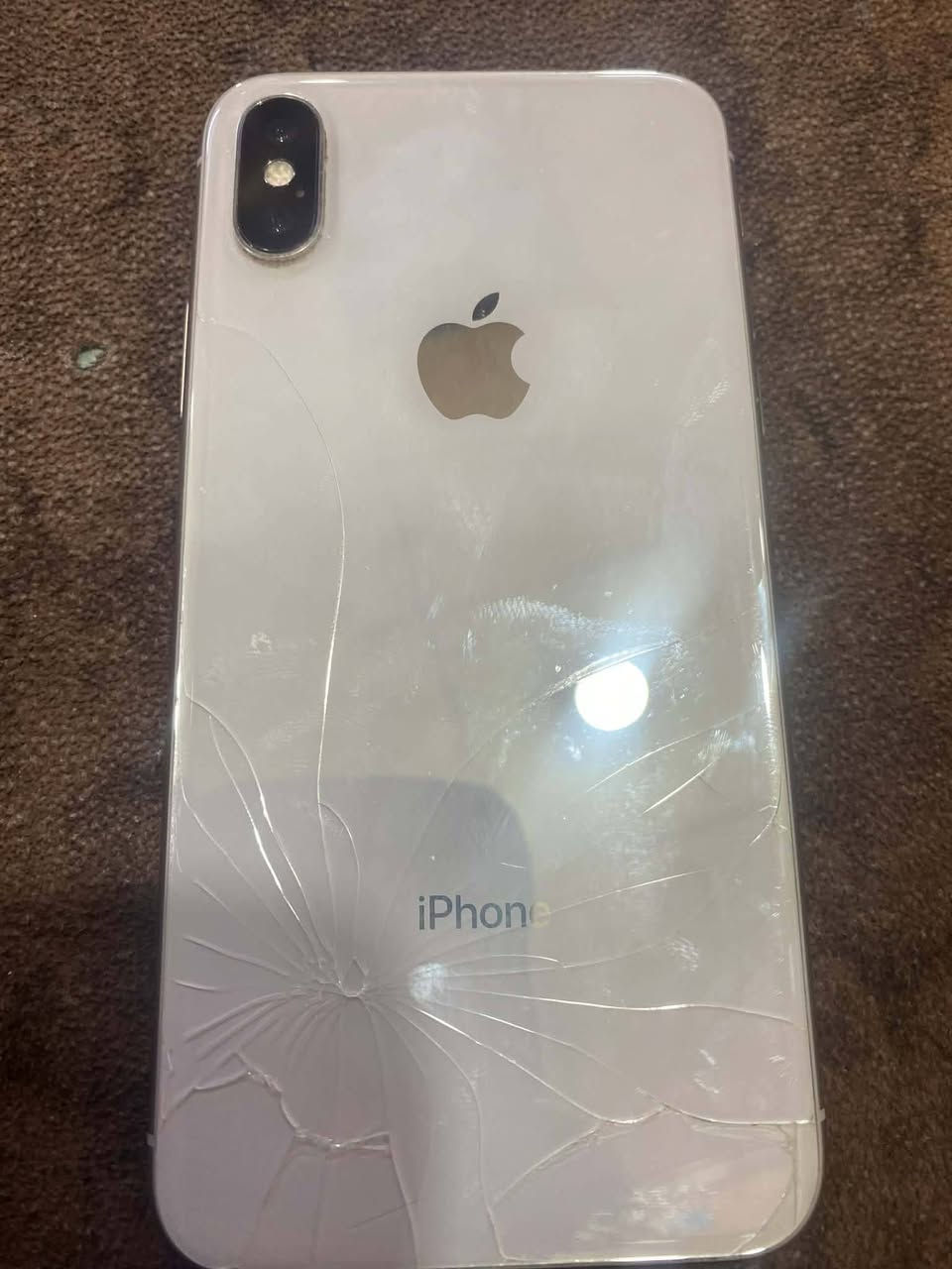 الايفون مكسور ضهرة فقط السعر ١٣٠
سامسونك a71 سعرة ١٢٠ الف 
مكاني موصل برطلة  
 ***********
