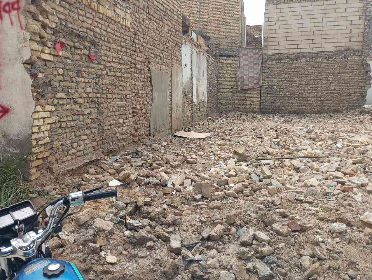 قطعه للبيع طابو  مساحته 160 الوجه 10  مكانه ثالث فرع عن السوك المسكوف ***********

