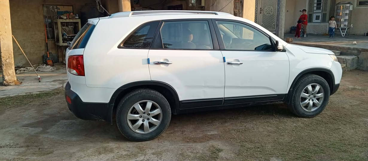 السلام عليكم كيا سورنتو موديل 13 خليجي كفاله لا ضربه ولا صبغ رقم انكليزي بغداد محرك حاويه قبل 4 ايام شاده جاهزه بس التبريد من شديت المحرك راح الغاز  السعر 158المكان بغداد اليوسفيه ***********
***********
