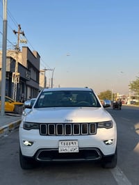 جراند شيروكي ليمتد • ٢٠١٧ • ١١٨ الف ميل