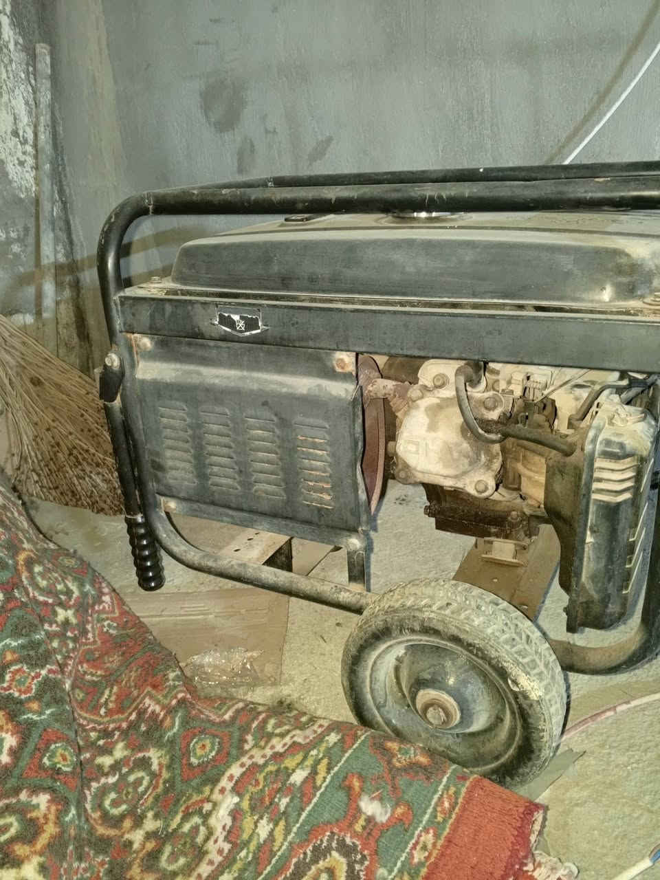 مولده للبيع عشره أمبير السعر ١٤٠ ألف دينار مكانه سدة الهنديه العلگايه شارع الوسط الفرع الأخير يسارا تلفون.  *********** مجاور كاظم طليع السويدي
