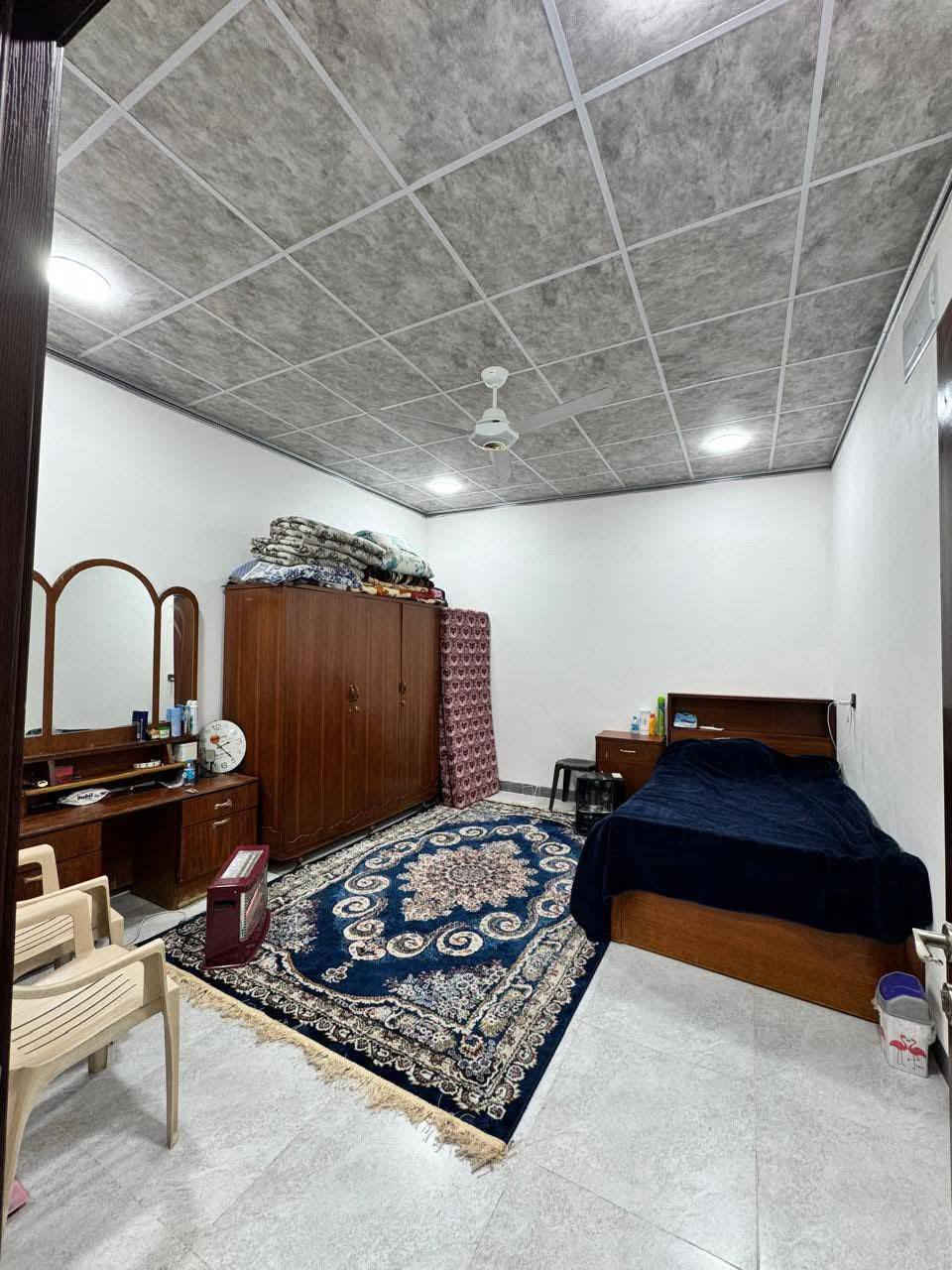 مكتب ابو شمال للعقار ✅️ دار للبيع في حي البلديات مقابل سانكو مول 

💥 مساحة 130 متر طابق واحد بناء 2025 جديد 

💥 واجه 6 . شارع صبة . اتجاه شروق تام 

💥 يحتوي على . غرفة نوم . هول . استقبال . مطبخ . مناور . كراج . بيتونة 

💥 شرط التحويل سند جديد السعر 180 قابل 
للتفاوض 

***********  موقع المكتب حي السكر 
*********** قرب جامع الصفا والمروة 
***********
