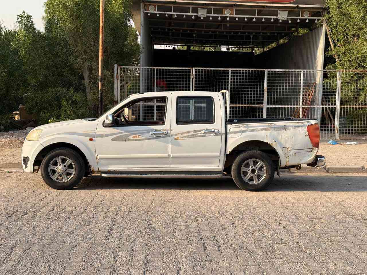 سيارة للبيع
مكلف بالنشر
بيكب كريت ويل 2013  
نمرة السيارة نجف بيها حادث جاملغ امامي وبنيد وبيها بارد بالبدي السيارة موديل 13 
السيارة على الشوف عل وضعها 
السيارة حداديتها زينة وبيها زوج تايرات جدد والسيارة جاي استخدمها ومابيها مشاكل بالمكينة
السعر 50 وبيها مجال للشراي
للتواصل ***********
