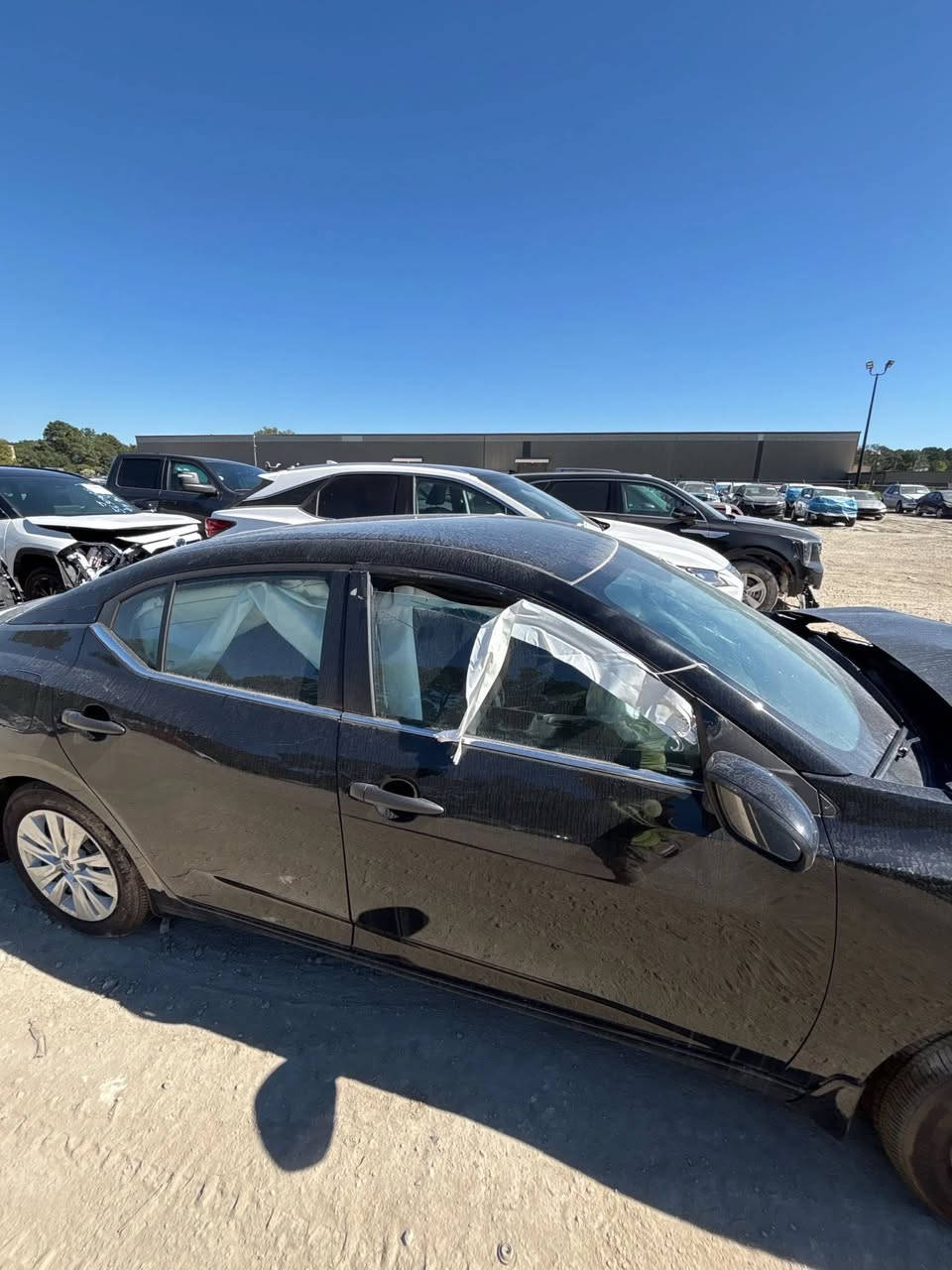 2025للبيع موعد الوصول 6/1/2026 قريب جدا الحادث موضح فقط بنيد ماشيه الفين ميل زيرو السعر 80$ ورقه قفل واصل ميناء ام قصر مدفوع شحنها كامله تستلم صافي ابلاش السياره  لاهل المصلحه  الاستفسار ***********
