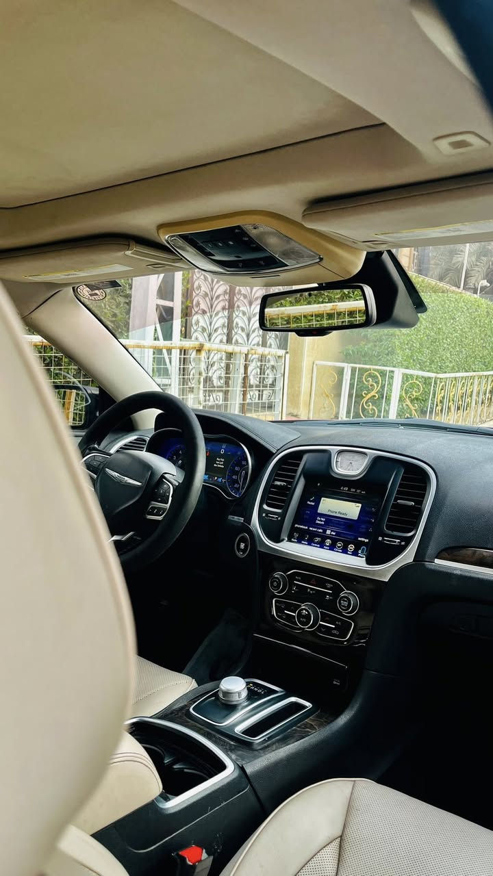 السلام عليكم اخوان
للبيع 
كلايسلر ( اوباما) c300 ( سبشل اوردر )موديل 2018 فول مواصفات السيارة شكو شي بالك بيه فول الفول 
السيارة 🔰كلين تايتل 🔰 بدون صبغ بدون تبديل بدون غرق بدون حادث ع وضع الشركة الحمد الله 
اللون كرزي 🍒 ابو الشذرة 
ماشيه 70 
مكينة 6 سلندر ( 3600)
دعامية اماميه اصلية مال فئه(  لاست گول ) اجت وياه من الخارج + دعاميته البلاديه ام الرادار موجوده اصلية كامله مع اللدات  تاخذه ويه السيارة
✅رقم اربيل بأسمي تحويل مباشر ✅
المواصفات : 
بنوراما 
بصمة 
كامرة خلفية متحركة مع الستيرن
كشنات جلد ابيض ملكي 
رادار امامي ( طلب خاص ويه السيارة من الخارج ) 
رادار جانبي 
نقطة عمياء 
مري قلاب
كير ماوس 8 نمر 
سكليتر كهرباء 
ستيرن تدفئه تبريد 
حساسات امامي خلفي 
كشنات تدفئة تبريد امامي 
كشنات تدفئة تبريد خلفي
تحكمات كهرباء 
خزن ميموري 3 وضعيات جلوس 
اشاير في المري الجانبية
لد امامي خلفي 
🔰اخوان السيارة استخدام شخصي لا راكضه ولا مهجومه تجي وتشوفة بعينك تبريد ثلج بلادي  ادامة كامله عليه من فلاتر ومن فيول پم + عبوه فيول پم اصلية جديده صارله سبوع + تخم تاير جديد اصلي صارلي يومين من شادة + السيارة الحمد الله دهن كله اصلي وبانزين كله محسن  مكينه خرسة وجديده تجي وتشوفه وبيك خير وتدلل والسيارة ع وضع الشركة ما ملعوب بيه ونضيفة جداً لا تقارنه بوحده راكضه رجائاً  
للاستفسار عن السعر الاتصال *********** او المراسلة واتساب
