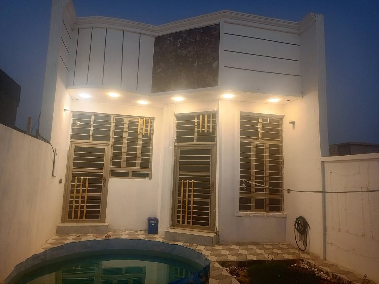 للبيع صقلاوية يم مقبرة البعكاش سند 25سعر55وبيه مجال الاستفسار ع رقم ***********
