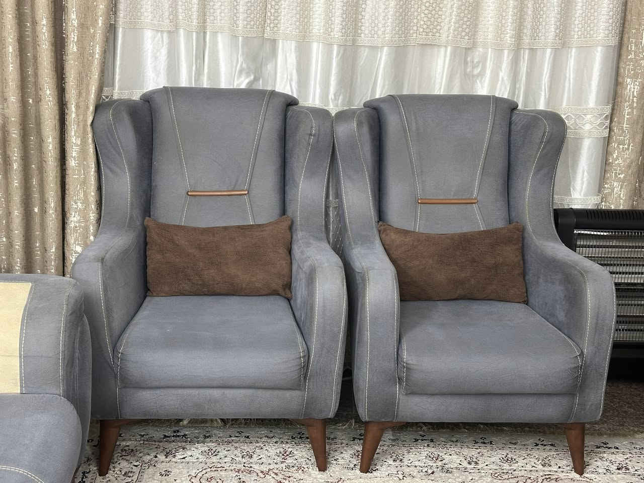 السلام عليكم عندي تخم البيع ٧ مقاعد نضيف كلش التصال على هذا الرقم ***********
