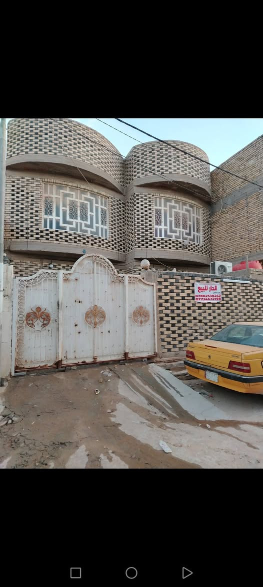 من رخصة الادمن دار 200م للبيع يحتوي علئ 4غرف نوم وستقبال وكراج سياره وصحياة عدد 3 للتصال ***********
