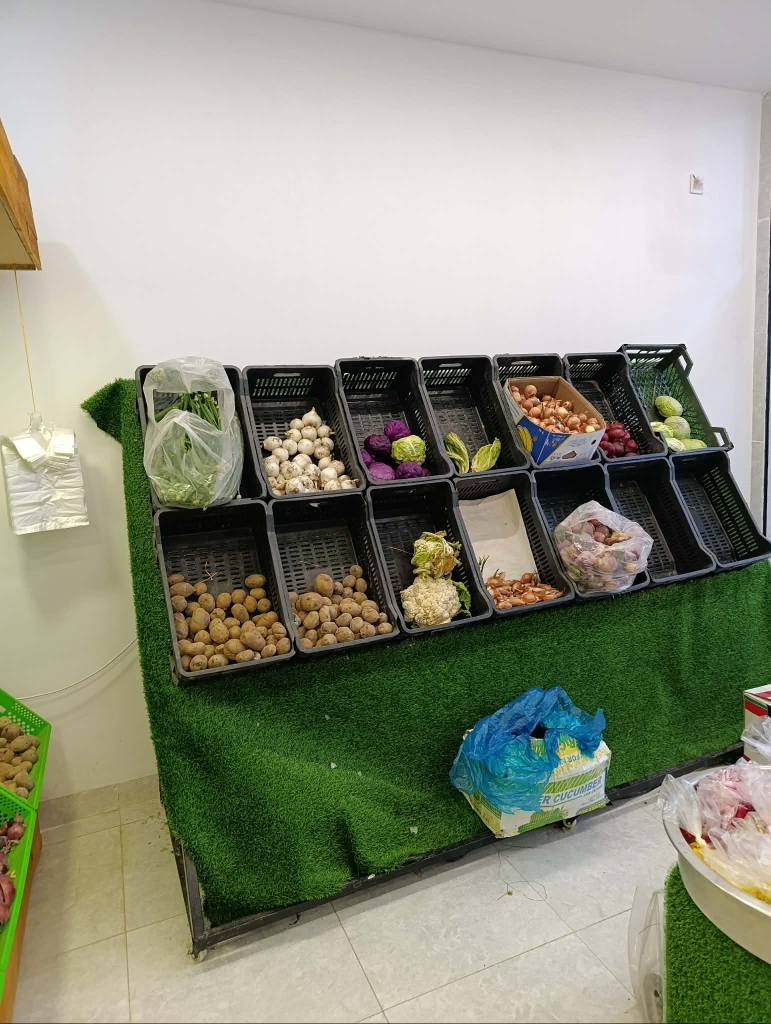 بە ڕوخسەتی ئەدمینی بەڕێز 
ئەم ستاندانە بۆ فڕۆشتن بە کامل ئەشیاوە نزیکی ٥ مەترە 
۲۷ سنوقی لەسەرە 
بۆ پەیوەندی کردن بە خاونیەوە
***********
لە سلێمانیم السليمانية, العراق
