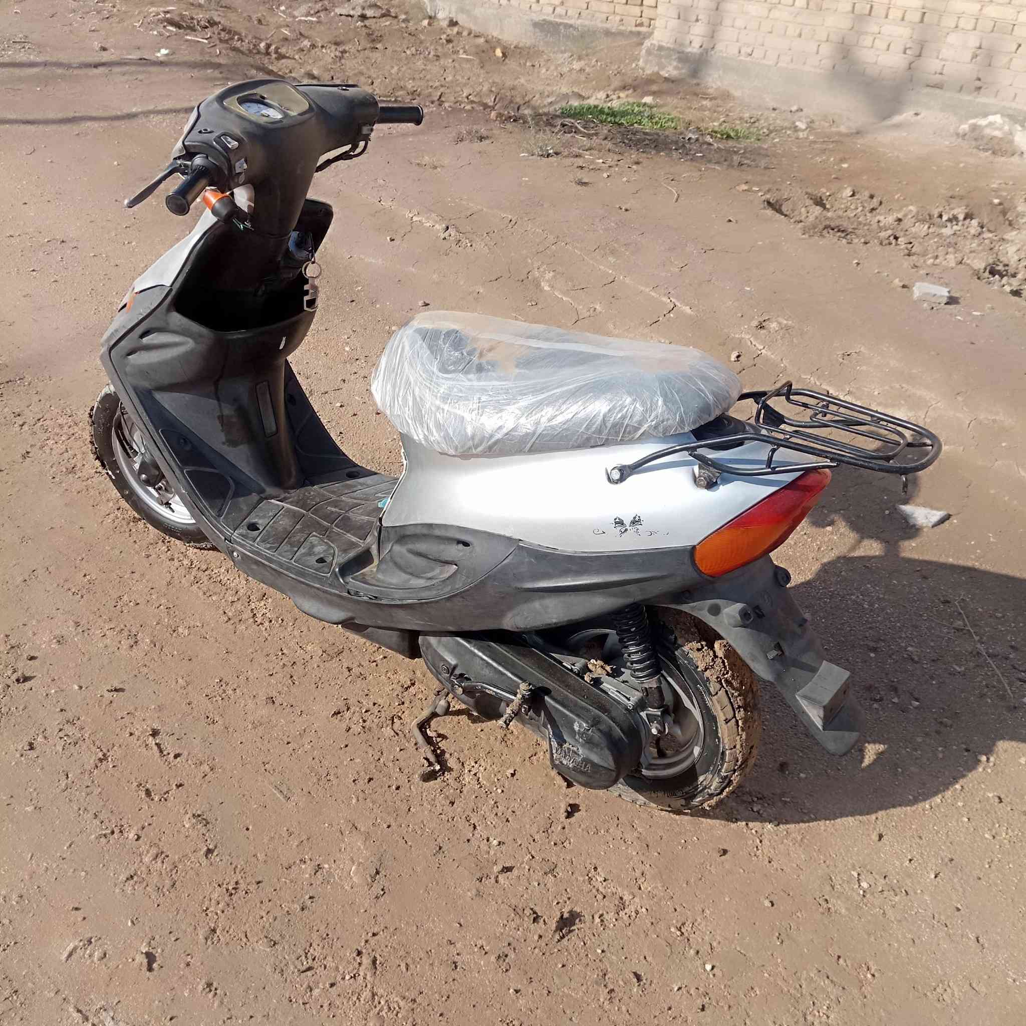 دراجه بيجي مفتوحه مره وحده كهربائيات كلها شغاله متوازي على فلوسها ب300 وبيها مجال الدراجه حلوه ومرتبه 
*********** وات ساب
