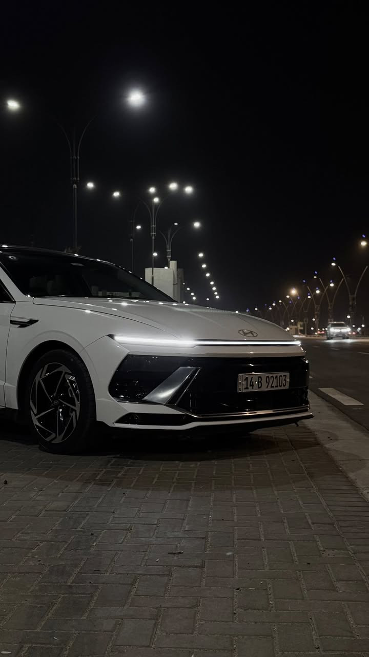 السلام عليكم
سوناتا 2024 خليجي فول مواصفات 
اللون ابيض صدفي
دواخل جلد جملي 
انارة محيطيه 
بانوراما 
شاشة كبيرة 
حساسات 360 درجة 
كاميرا خلفية 
4 انظمة قيادة 
تبريد امامي خلفي 
بردات خلفية 
دخول ذكي 
تشغيل عن بعد 
عدادات ديجيتال 
شاحن لاسلكي 
ماشيه 40 الف 
رقم بصرة حرة تحويل ثاني يوم 
بيهة بارد بالجنطة وكم رصعه بسيطة 
السعر 235 وبيها مجال للطيبين 
مكاني بصرة 
للاستفسار ***********
