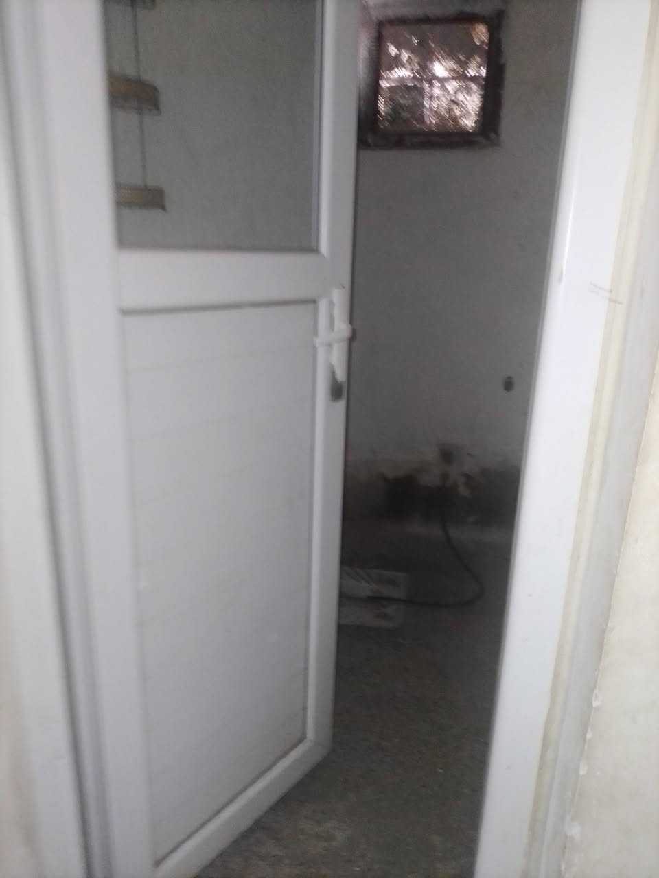 سلام عليكم عندي بيت استثمار يحتوي على مشتملين مفصولين عن آخر استثمار مده سنه وقابل للتجديد سنويا 6000 مليون دينار علما مشتمل واحد يتااجر 400 الف شهر مكان بغداد حي علام شارع القماير الكويته يحب تفاصيل يتصل او على وتساب ***********
