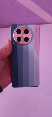 تكنو كامون 30 • ٥٠ ميكابكسل • غواش بالخلفية