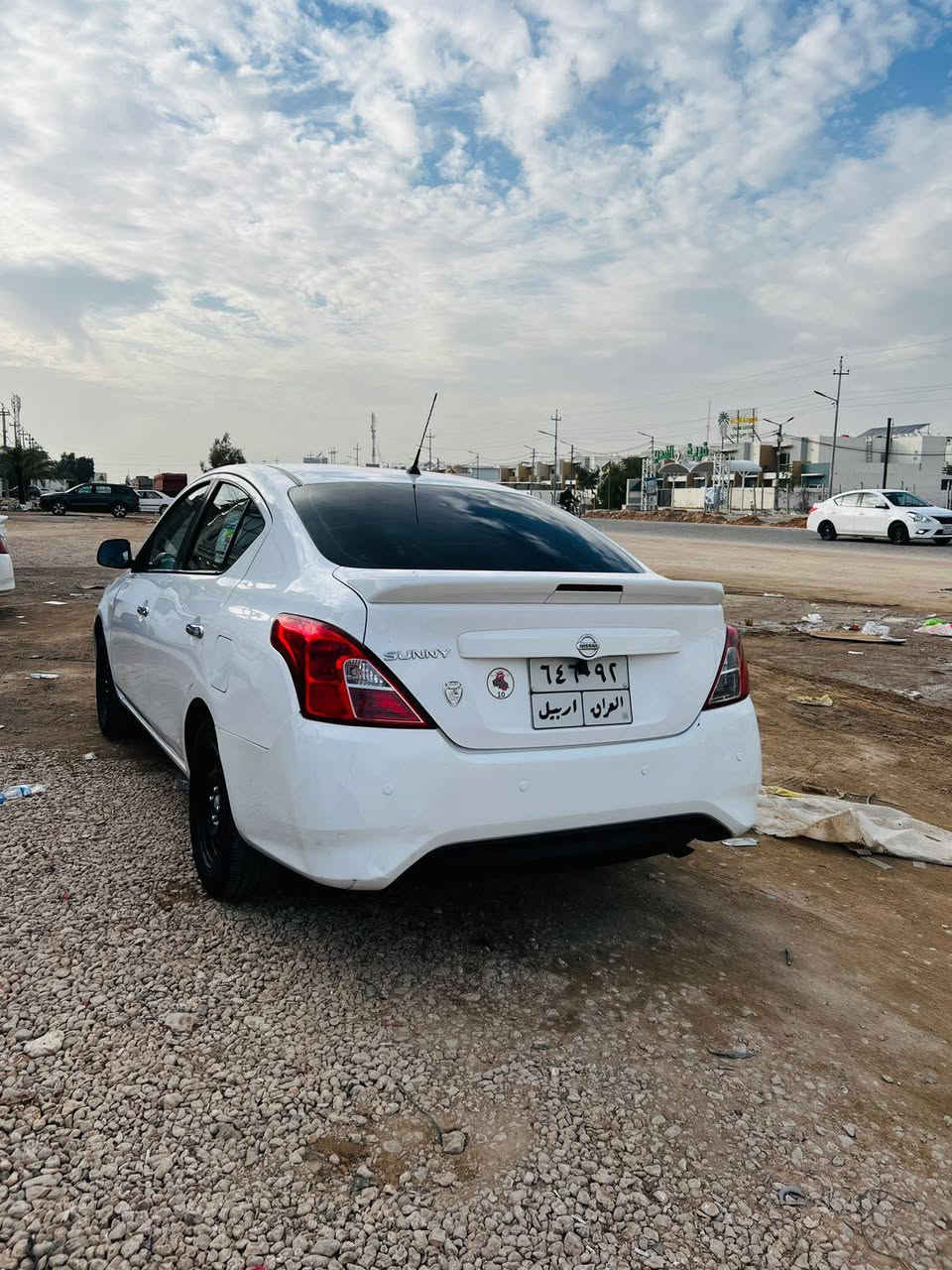 السلام عليكم نيسان صني 2021 بيها بارد شبر  الباقي كفاله ماشيه 89 الف سياره جديده  كير محرك حداديه كله جديد سعر 115 وبيها مجال للاستفسار الاتصال ***********
