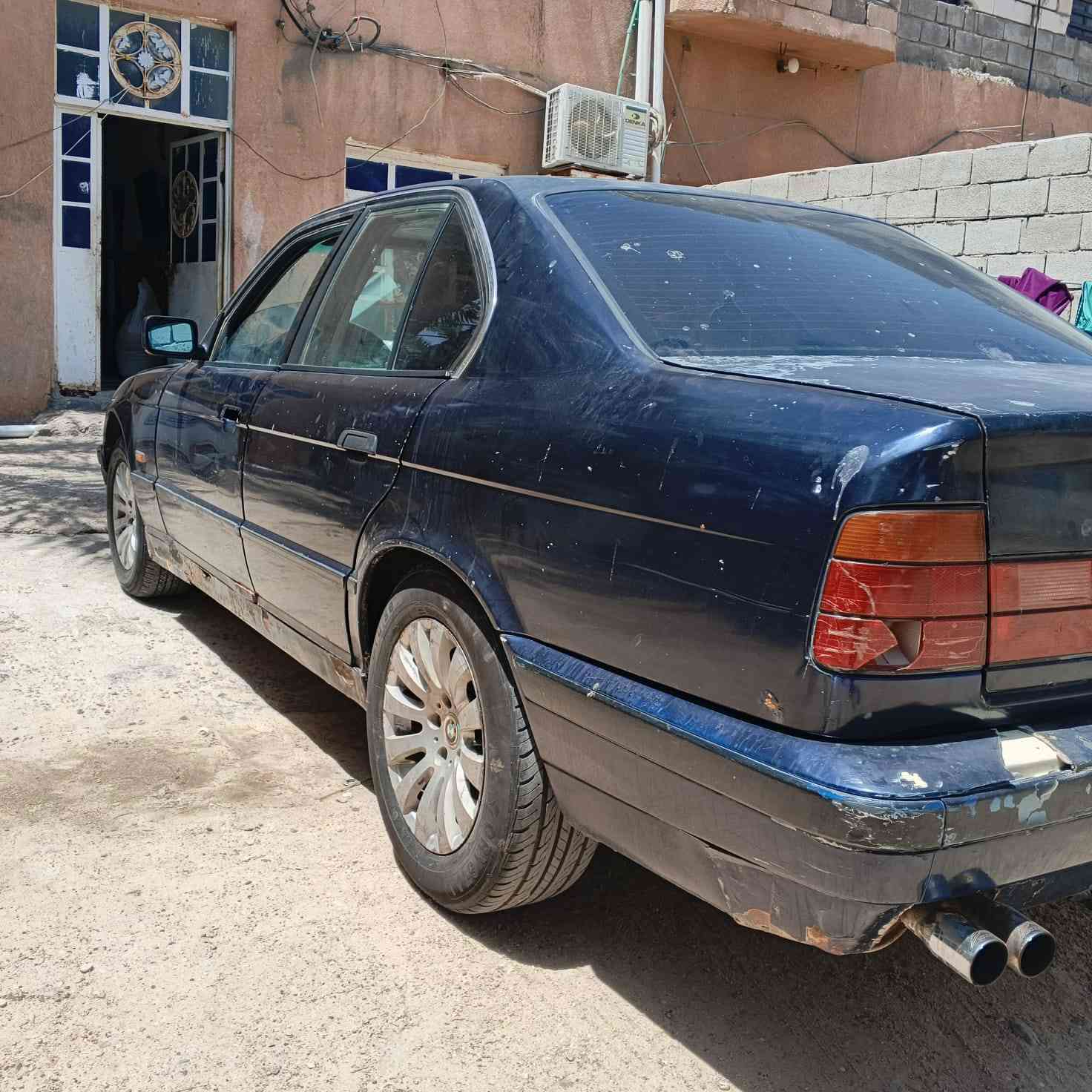 عنوان بصره ابو خصيب
سعره 27وبيه مجال لطيبين / ***********
بي ام 535 سياره مكفوله من ضربه وصبغ سياره تبريد شغال صلوات بارد  مكينه تبخر من لكزوز بس خفيفه كير حلو نضيف تخم تاير حداديه جديده سياره  بدي حلو وداخله كلش حلوات سياره مال جناي مرتبه رقمه بصره أليف سنويه تنتهي 28
