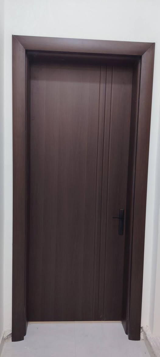 يتوفر ابواب داخليه وخارجيه جميع الموديلات والقياسات  للاتصال *********** وتساب
