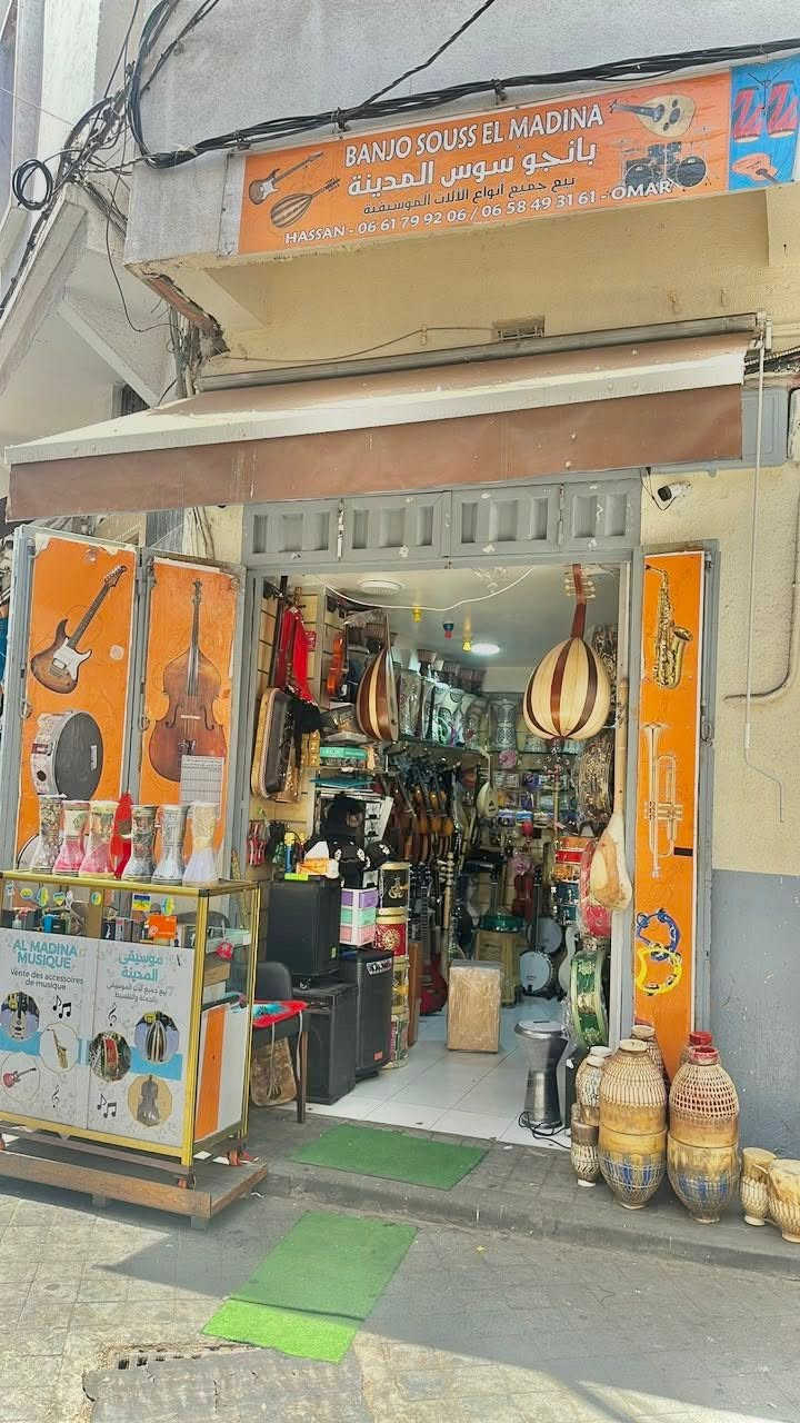 السلام عليكم الإخوان 🎵

مرحبا بكم في محل "بانجو سوس المدينة" 
متخصصين في بيع جميع الآلات الموسيقية جديدة بأثمنة مناسبة

**الآلات المتوفرة:**
🎸 **القيتارات:**
- كلاسيك Sonata: 800 درهم - 4 ألوان خشبي، أزرق، أحمر، شمسي - مع ساك
- كهربائية: ابتداء من 1200 درهم

🎼 **الآلات الشرقية:**
- عود عربي: من 1500 درهم حتى 3000 درهم
- كمان: 700 درهم مع القوس والساك

🥁 **الإيقاع:**
- دربوكة مصرية: 400 درهم
- بونغو + كاخون: 600 درهم
- جميع أنواع الطبول والإكسسوارات

**المميزات:**
✅ سلعة جديدة و أصلية
✅ التوصيل لجميع مدن المغرب عبر Amana
✅ الدفع عند الاستلام
✅ نصائح مجانية للمبتدئين

**المحل:** بانجو سوس المدينة - الدار البيضاء
📞 **للطب والاستفسار: 0604489250**

مرحبا بالجميع
#الات_موسيقية #guitare #عود #كمان #casablanca


**إذا كنت صاحب هذا الإعلان وتريد حذفه لأي سبب، رجاءا أرسل رسالة إلى الدعم الفني**
