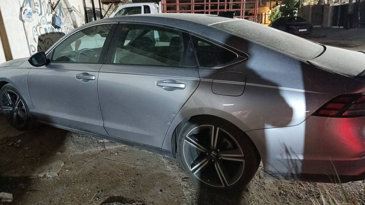 السلام عليكم هوندا اكورد موديل ٢٤ ماشيه ١٥ الف تبديل جاملغ امامي نفس اللون والبنيد والباب والجاملغ الخلفي والصنوق بيهن صبغ ايرباك برده وكشن بأسمي للبيع فقط السعر ١٨٥ وبي مجال للجادين بالشراء مكان السياره بغداد العامريه للتواصل الاتصال بالرقم
 ***********
***********
