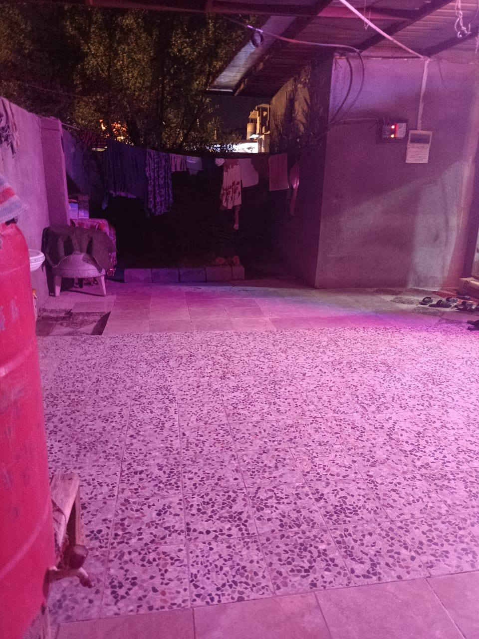 بيت تجاوز للبيع ب12 وبي مجال كلشي ماعلي نضيف كلش متكون من هول وديوانية وثنين غرف نوم وحمام وصحيات ومطبخ وطارمة جبيرة عنوان خمسة ميل حي طارق للاتصال ‏‪***********‬‏
