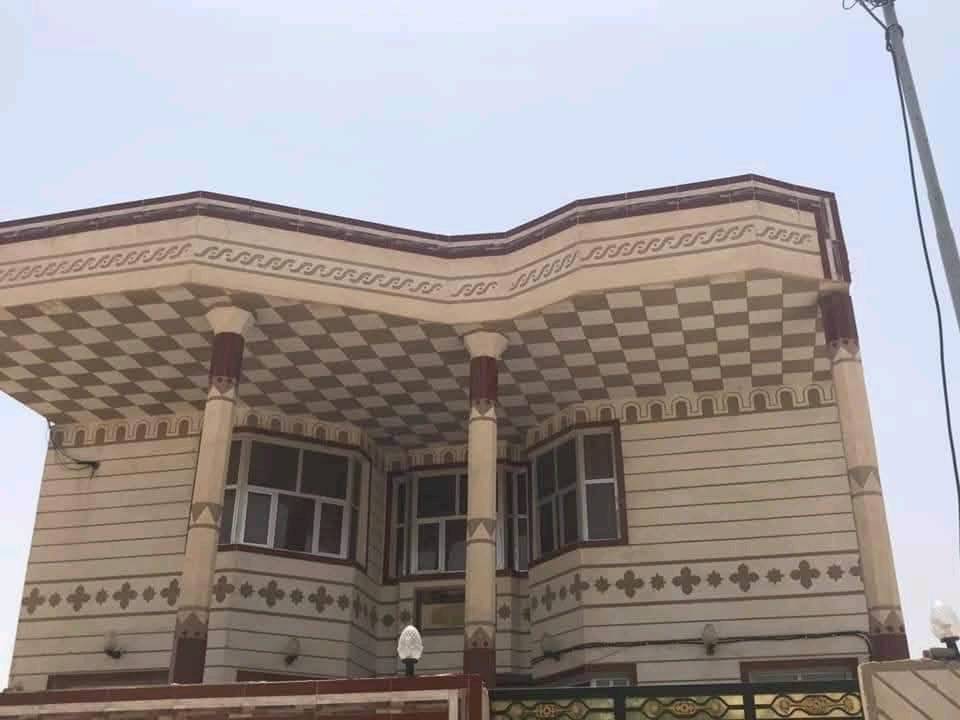 بيت طابقين 300 متر يتكون من 7 غرف وبراني 11 متر ومطبخ وصالات اكبار عدد 2 ومجمع صحيات عدد 3
المكان السماوة السوير 