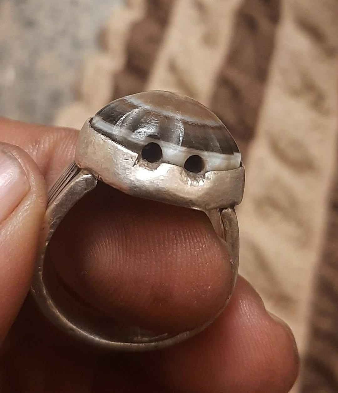 جزع يماني قديمة صياغة يدوية قياس ٢٥ ٢٦  سعر  ٧٠  بغداد الغزالية لا يوجد توصيل


**إذا كنت صاحب هذا الإعلان وتريد حذفه لأي سبب، رجاءا أرسل رسالة إلى الدعم الفني**