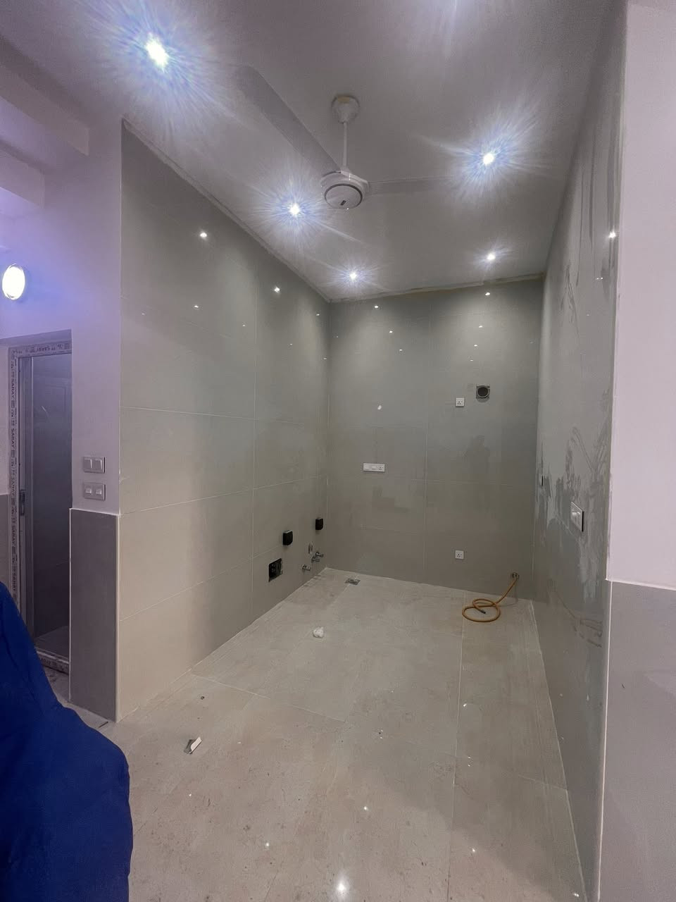 للايجار
مشتمل في ام الخيل 3 بناء حديث نيو كلاس غير مسكون

🌺 طابقين 

الطابق الارضي صالة ومطبخ وصحيات

الطابق الاول غرفة أطفال وغرفة نوم

للاستفسار الاتصال على/ ***********
