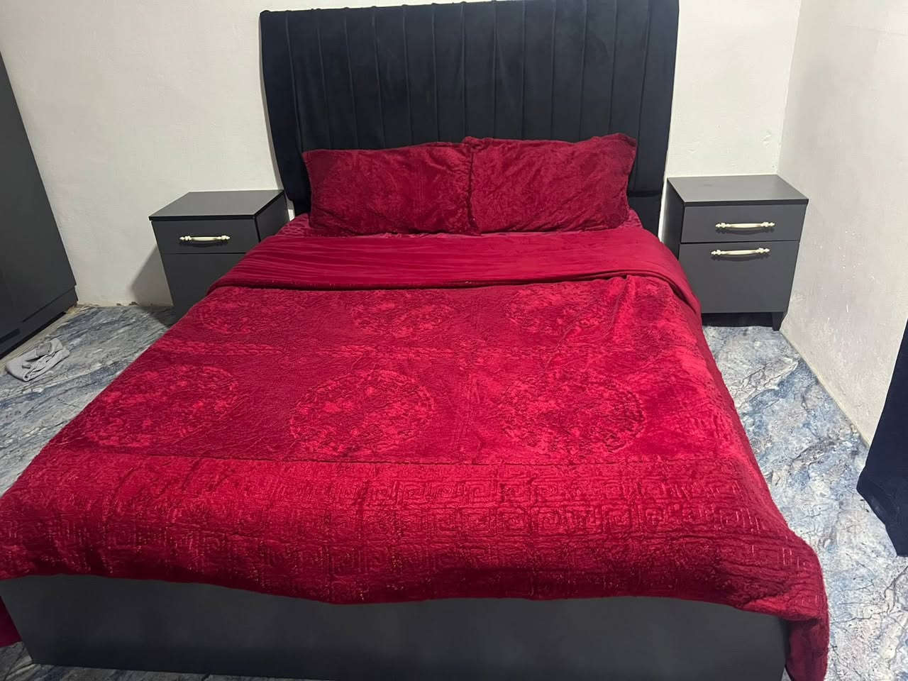 غرفة نوم تركية للبيع استعمال ٣ اشهر فقط اخذتها ب مليون و ٢٠٠ الف مابيها اي عيب ٦ قطع ويا الدوشك 
السعر قفل ٧٠٠ الف العنوان اربيل ماعندي توصيل محافظات


**إذا كنت صاحب هذا الإعلان وتريد حذفه لأي سبب، رجاءا أرسل رسالة إلى الدعم الفني**