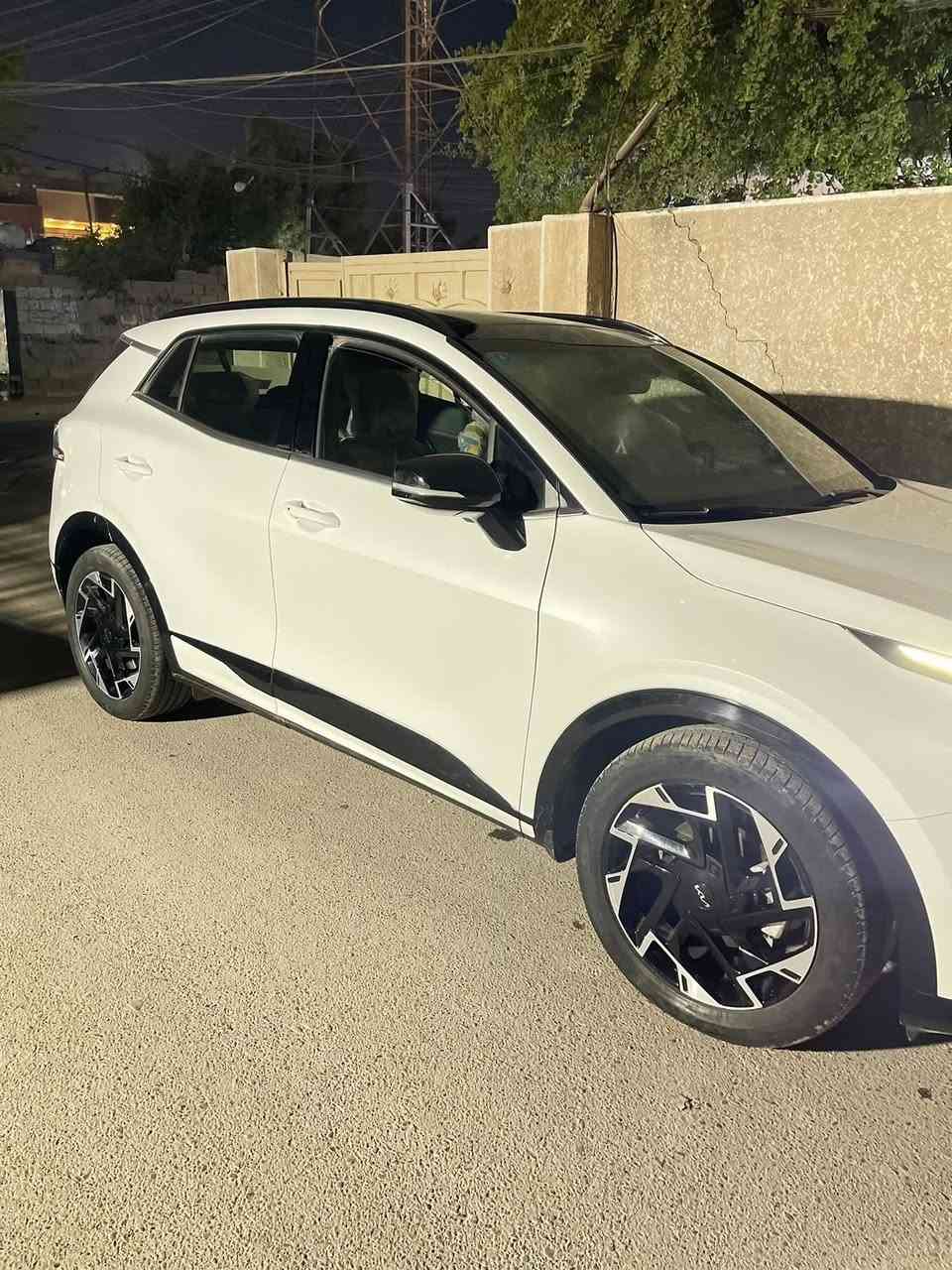 للبيع
سبورتج 2024 GT لاين فول مواصفات للأخير 

(جيتي لاين )فول 1/1
 
ماشية 40 الف 
- وارد خليجي 
- رقم بغداد ‎الجديد 
‏‎ - بانوراما 
‏‎ - سعة المحرك 2.0L
-‏‎ مرتبط بناقل حركة أوتو 6 نمر
‏‎ - عدد AIR BAG6
‏‎ - حساسات أمامية 
‏‎ - حساسات خلفية
‏‎ - لايت زينون + LED
‏‎ - شاشة ديجيتال  متصل كامل 
- كشافات 
‏‎ - بك لايت LED
‏‎ - ويل كب 19
‏‎ - قبضات أبواب من الألمنيوم
-‏‎ اريل نفكيشن
-‏‎ تشغيل عن بعد 
‏‎ -فتح الصندوق كهرباء ذكي 
‏-‎ دشبول شاشة 
‏‎ - شاشة ابل كار بلي واندرويد اتو
‏‎- كاميرا دوارة
‏‎ - المقاعد جلد اسود 
‏‎ - تدفئة المقود والكشنات الأمامية + تبريد الكشنات الامامية
‏‎ - مثبت السرعة Cruise 
- الأوامر الصوتية
‏‎- أوضاع القيادة  Drive Mode
‏‎ - فحص أنظمة السيارة 
‏‎ - حساسات ضغط اطارات 
‏‎ - شفتات مقود
‏‎- تبريد شاشة
‏‎ - هاند بريك بصمة 
‏‎‏- ABS 
‏‎‏ - Auto Hold    أوتو هولد
‏‎‏- ISO Fex        ايزو فكس
‏‎- نظام مانع الانزلاق
‏‎- نظام نزول المنحدرات 
‏‎- اشارة في المرايا الجانبية
‏‎- مخرج منفذ الطاقة 
‏‎‏- حساسات كامله داير السياره 
شاحن هاتف لاسلكي
ملاحظة/ السيارة مكفولة كفالة عامة من كلشي 
استفسار ***********

السعر 255 وبيها مجال للطيبين
