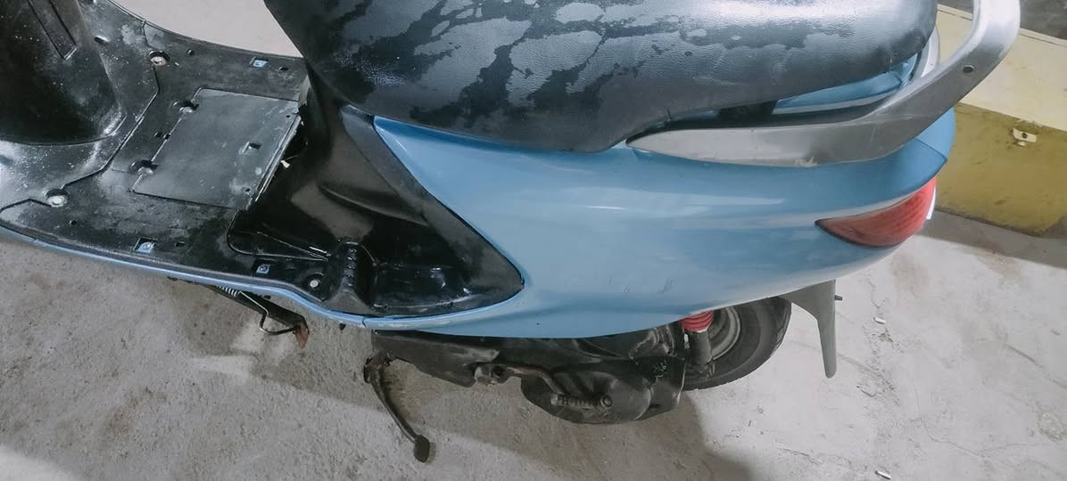 من رخصة الادمن
سلام عليكم ورحمة الله 
دراجه مثل ماواضح بصوره دراجه دبلات امامي خلفي جديد تاير امامي خلفي جديد اشاره يمه يسره شغاله بك لايت شغال لايت عالي ناصي شغال مكينه حاويع ناعمه كابريتر نضيفه ومتصرف دراجه ماعايزه بس سيم مال كيلو متر 
سلف نكره هندر دوسه وحده متواجد فيس بك رقم *********** سبب البيع اريد اكمل بنيان شاميه تقاطع الصلاحيه
