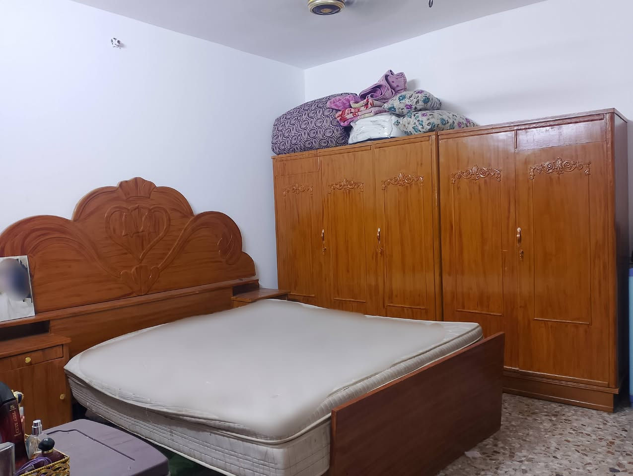 غرفه نجارة للبيع سعر 300 وبيه مجال بيع مستعجل ***********
