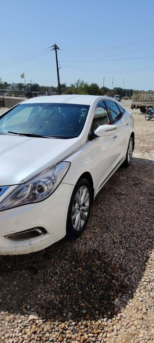 سلام عليكم للبيع هونداي ازيره 2015  خليجي 
رقم اربيل بسمي تحويل ثاني يوم 
مكينه 6 سلندر 3000 المرغوب  مكينه كير مكفولات 
تبريد تدفئه كامل السيارة نص فول 
بيه بس باب مصبوغ السونار مرفوق بل منشور 
تخم تاير جديد صدر خلفي امامي جديد 

السعر 135. وبيه مجال 
المكان ديالى الخاص سراجق  
***********
