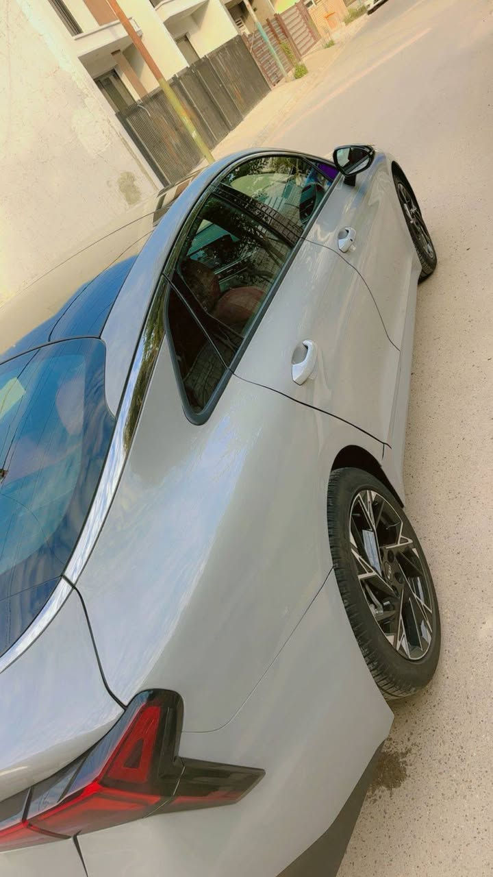 السلام عليكم كي فايف جي تي لاين موديل 25 الشكل الجديد   مكينه 2500 رقم بغداد باسمي تحويل ثاني يوم ماشيه 7 الاف حادثه موضح بالصور داير خلفي فقط بدون دواخل بدون ايرباك مواصفات فول الفول بصمه بنراما تشغيل عن بعد رادارات امامي خلفي لايتات زنون شاشه متصله كبيره هند بريك بصمه توقف ذاتي تشغيل عن بعد جنطه ذكيه داخل احمر سيتم صوت بلادي كشنات تدفه تبريد شاحن واير ليس وباقي مواصفات معروفه مكان سياره بغداد السعر 240 وبيه مجال بسيط الإتصال على الرقم ***********
