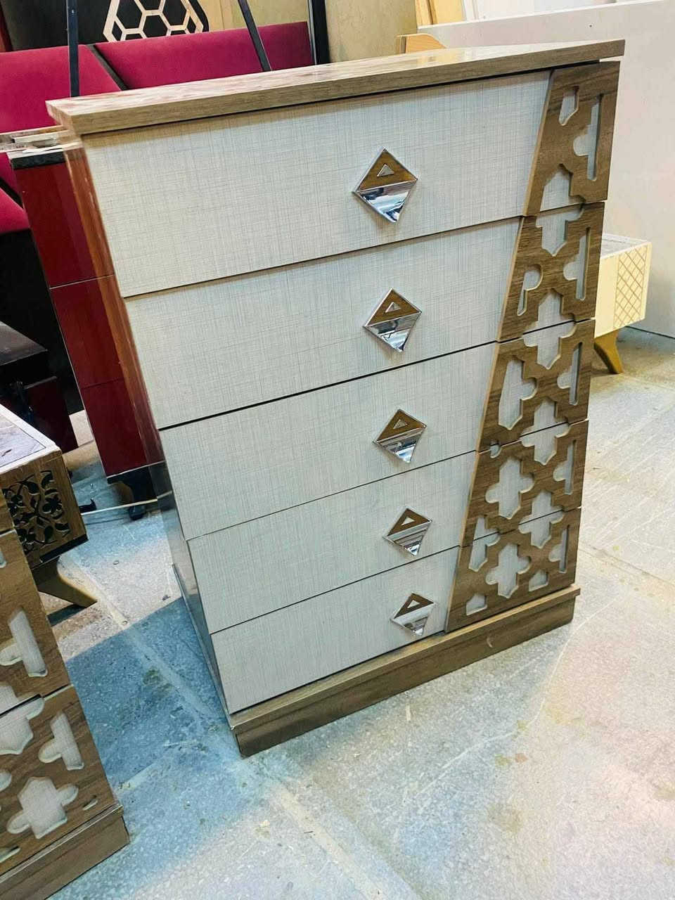 غرفة تركيا مستخدم نضيف 🤍
 ✔️تتكون من 10 قطع موديل حلو 
💰 السعر بسس 700قففل 
🚚 شد ونقل داخل بغداد مجانا
📦 توصيل لجميع المحافظات (كروة)


**إذا كنت صاحب هذا الإعلان وتريد حذفه لأي سبب، رجاءا أرسل رسالة إلى الدعم الفني**