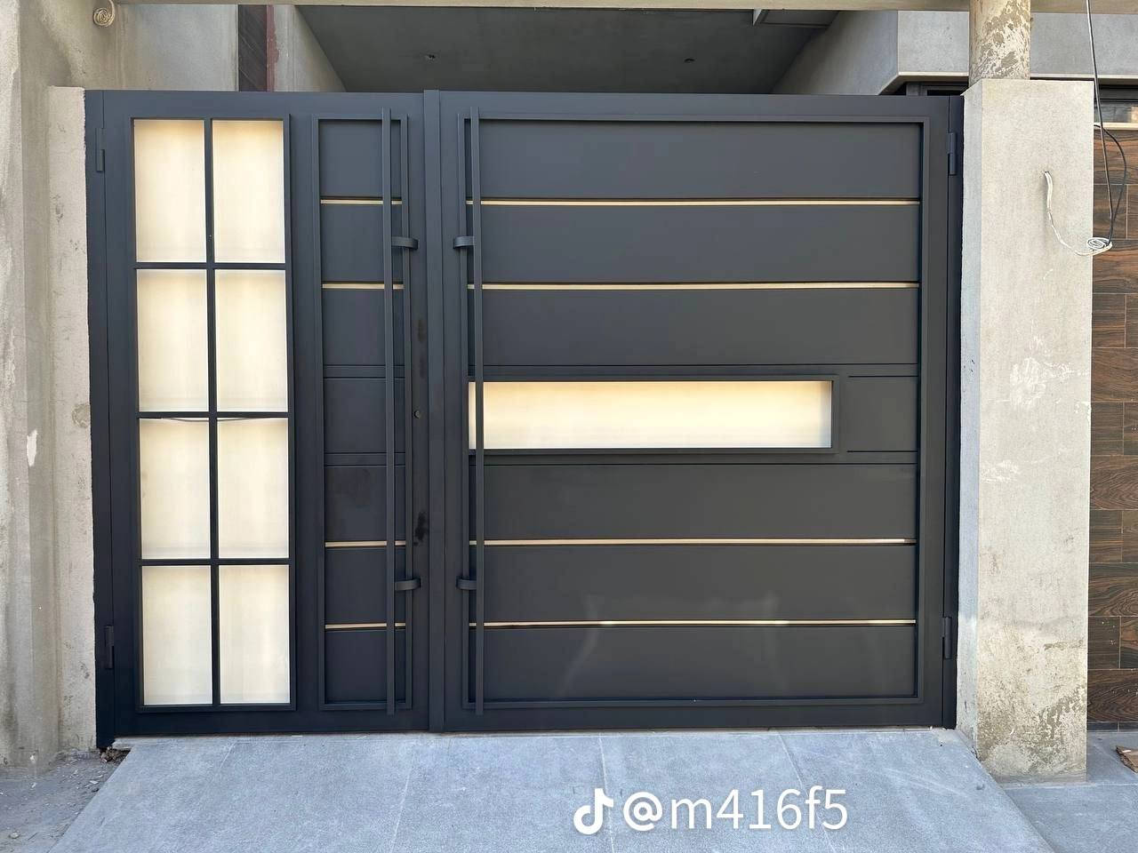 السلام عليكم   صباغ متفرغ  جاهز لصبغ لحديد ولديكورات ولسحب لدبل بنل لمتر ب5 وطلس وصبغ جدران  

ملاحضه لفوم لتركي اشتغله ابو لنشره لمخفيه او لعادي صدر لطير  
للتواصل ***********
