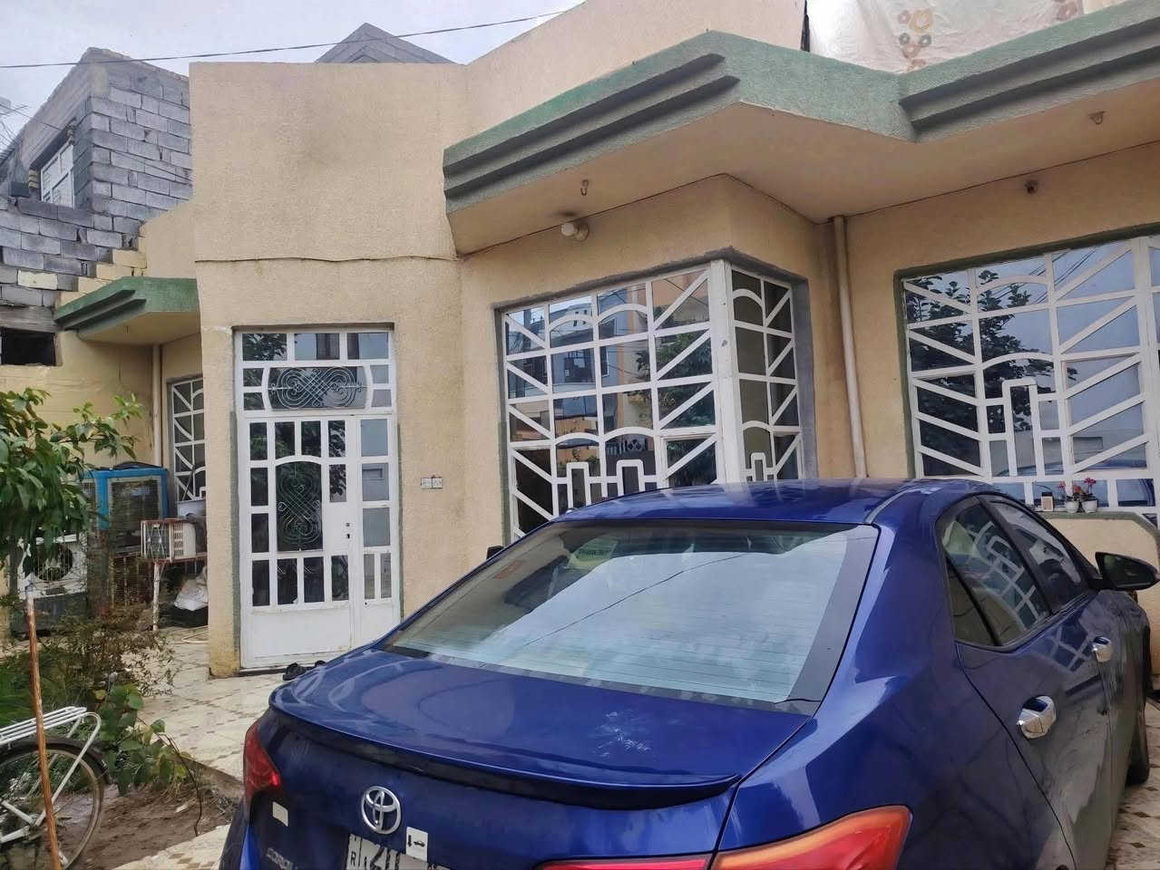 دار للبيع
٢٠٠متر طابو ملك صرف المساحة الكلية ٢٥٣ متر الواجهية ١١ متر.يتكون من (استقبال +هول+مطبخ+صالة كبيرة+غرفتين نوم+مجمع صحيات داخلية وخارجية) العنوان/خلف حي المعلمين قرب الشارع السايدين المنطقة الي خلف جامع الاخوة الاسلامية.(كافة الخدمات) للاستفسار الاتصال بالرقم *********** يوجد واتساب
***********
