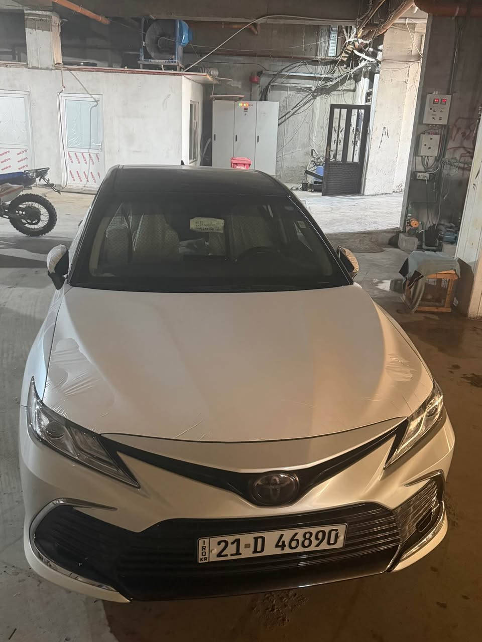CAMRY 2023 limited edition V6 كوردي 
 کامری مۆدێل ٢٠٢٣  ليميتد ئيدشنه (خلیجی)، فول مواسەفات، زەمانی باب یەکەم. ڕەنگی سپیی سەدەفی ڕفۆش و مەرغوب.  ڕۆیشتوو: 35 هزار км  مەکینەی مەرغوبی 6 بستۆنە  بۆیاخ و بەدن: دەعامی بۆ دەعامی بێ بۆیاخ، بێ تەرزە (حاڵووب)، بێ تەقە و ڕەسعە.  بارودۆخ: سەیارەیەکی زۆر زۆر جوانە، بێ هیچ کەموکوڕییەک.  بەڵگەنامەکان: سەنەوی، هەزە و ڕەقەمی هەمووی نوێیە تا 2030، لە هەمان ڕۆژدا بە ناوتەوە دەبێت.  کلیل: 2 بەسمەی شەریکەی لەگەڵدایە، سپێری دانەنبەزیوە.  شوێن: سلێمانی.
مواسەفاتە دیارەکانی:  بەسمە  فەتحە (سەقف)  پەردە  شاشە  حەساسی پێشەوە + پاشەوە هاندبرێکی بەسمە (ئەلیکترۆنی)  ئۆتۆ هۆڵد (Auto Hold)  تەبریدی لەمس + مەرکەزی  تەحەکوم ستێرن  6 ئێرباگ  ئاوێنەی کارەبایی و ئیشارەتدار  تەحدید سەرعە (کروز کۆنتڕۆڵ)  گێڕ، مەکینە، تاقم سەدر و تایەکانی هەمووی نوێن و سەیارەکە هیچ مەسرەفێکی تێدا نییە.  پێشنیاری نرخ: 292 وەرەقە ($29,200) (کەمێک مەجالی تێدایە). ***********
‏عربي 
‏CAMRY  2023 limited edition V6
‎کامری مودیل2023   خليجي ليميت ادشن  فوول مواسفات ضمان باب اول لون ابیض صدفی مرغوب ،ماشی35   الف،محرک 6 سلندر مرغوب ،دعامی لــ دعامی مابی صبغ مابی حالوب مابی رەسعە  ،سیارە حیل حیل حلوة،سنویە هزە رقم کل جدید2030نفس یوم تحول٢ بسمه بیلادی موجود سبیر ما انزل،مکان سیارة سلیمانیة مواصفات معروفة بسمة بانوراما پردە ‎شاشة امامی‎+حساسات خلفی ‎هاندبریک بصمة
‎ئوتو هولد  تبرید لمس+مرکزی ‎تحکمات ستیرن ‎ستة ایرباب
‎مرایا ئیشارة و کهرباء ‎تحدید سرعة ‎گیر محرک تاقم صدر تاقم ایطارات کل جدید سیارە مابی ای نقس سعر :292 $ شویە بی مجال *********** السليمانية, العراق
