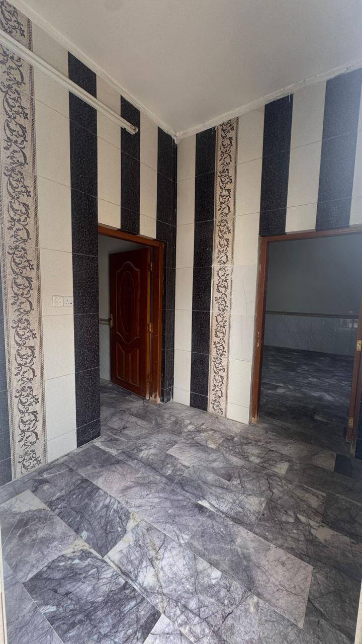 #أيجار_للأغراض_التجارية بيت طابقين بناء كونكريت يتكون من ٤ غرف وصالتين واستقبال وكراج وثلاث مجاميع صحية #عنوانه حي اور خلف مستشفى الامام الحسين شارع بيوت التزاهة الرئيسي. للاستفسار الاتصال ابو جعفر البدري ***********
