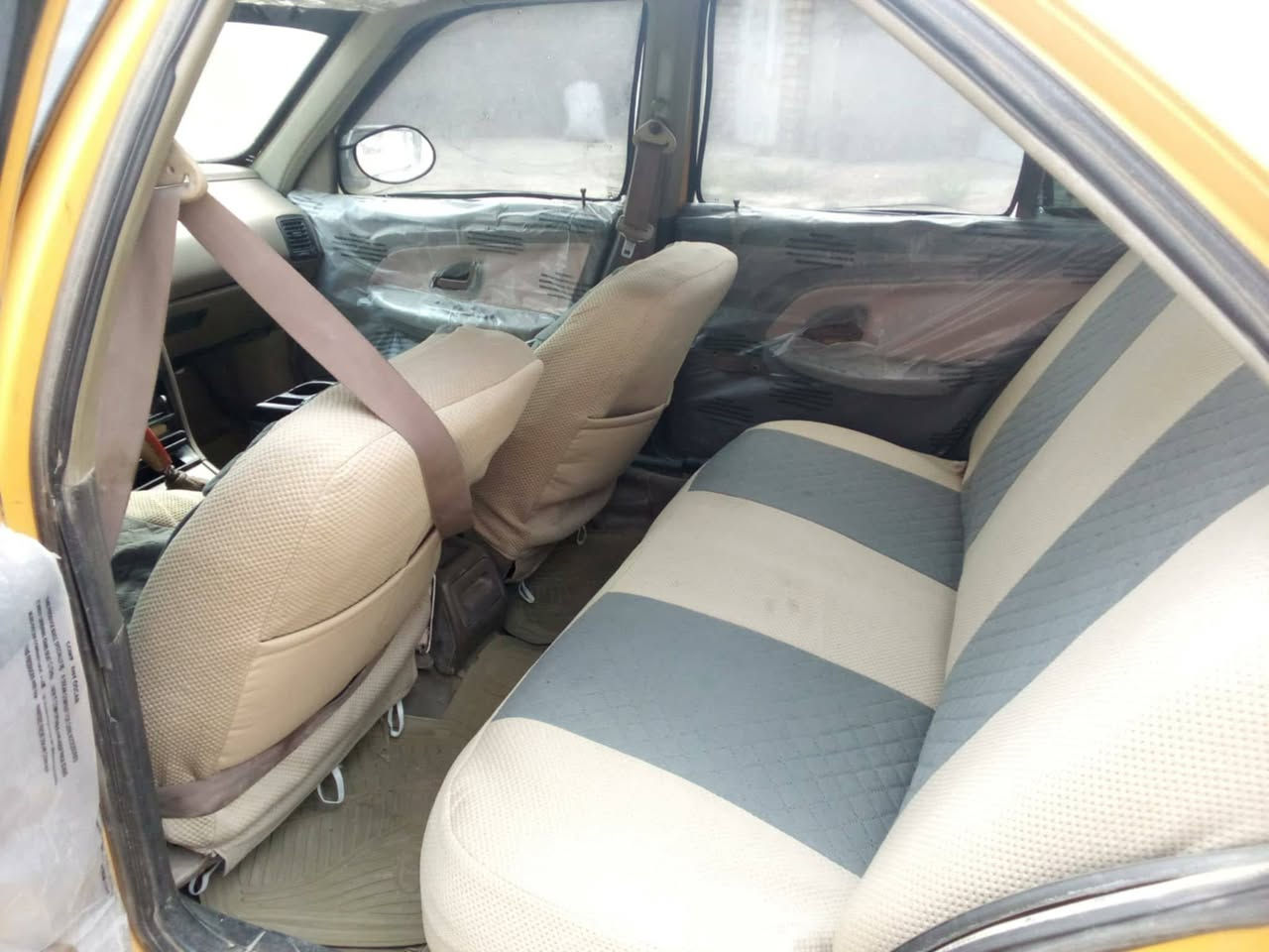 السلام عليكم من رخصت الدمن المحترم للبيع او مراوس بيجو لميس 405 موديل 12 رقم واسط سياره بلكارتون مكينه وكير وحداديه وكهرباء ودواخل وتبريد وتاير كله فول مابيه نقص ابد السعر 27 المكان واسط ***********
