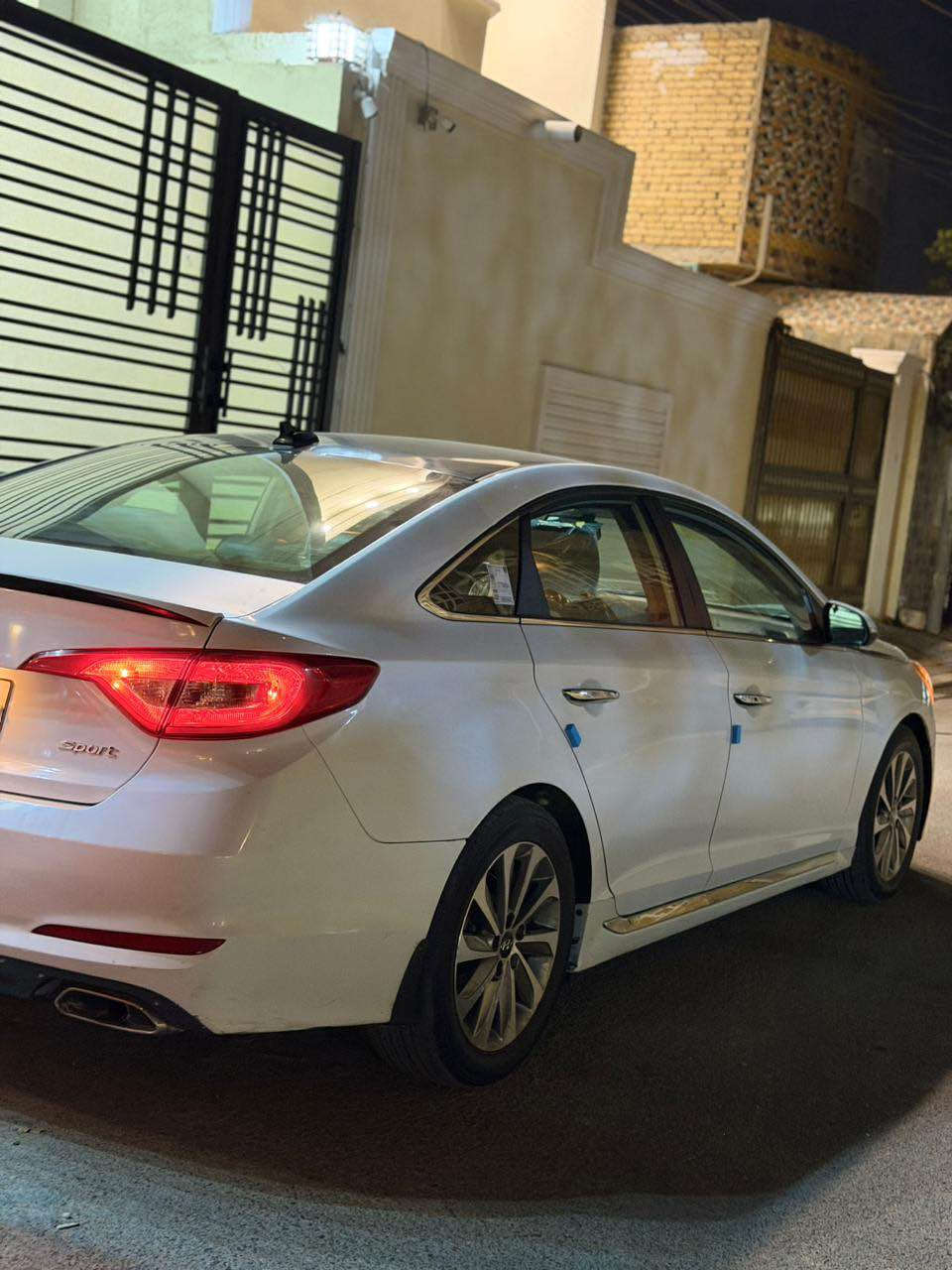 السلام عليكم
رمضان كريم على جميع المسلمين والمسلمات
هيونداي سوناتا 2017 وارد كندي فول مواصفات ١/١
السيارة كفالة عامة عدا البنيد بي كليز او جلاتين وهم يعتبر كفالة بس  عن الحلال والحرام واحد يكول 
السيارة رقم اربيل الجديد سنوية لل ٢٠٣٠
السيارة جديدة جديدة بمعنى الكلمة 
واحلى من الصور 
ماصارلي ٣ اشهر  من خذيتها من ولد صديقي عزيز علي 
هسة عرضتها للبيع بسبب البناء واسئل ربي يرزق الي ياخذها ويكفي شرها 
ملاحظة السيارة بيها شوي تكشير بالصندوك ومسوي بمادة 
وهسة كلشي ماعلي 
مواصفات السيارة 
حساس امامي
حساس خلفي
لد امامي 
لد خلفي
صندوق ذكي عند الاقتراب 
كشنات كهرباء
كشنات تبريد وتدفئة 
ستيرن تدفئة 
كشنات جلد
مساج كشن vip
رادار تصادم  امامي وخلفي الله يكفينا ويكفيكم الشر 
رادار جوانب 
تبريد ثلج 
فتحة سقف سلايد روم 
تحديد مسار 
لايت زنون عدسات علماً الله يشهد الزنون ماخذه ب ٣٠٠$
تخم تاير جديد مع الوصل ومشتري ب 600$ كله اصلي
حدادية جديدة 
تخم بلكات نوزلات 
السيارة شنو احجي عنها قليل جديدة كلش والحمدلله
مكان السيارة بصرة ياسين خريبط 
سعرها 139 وبيها مجال للجناي 
وبهذا السعر ماكو هيج سوناتا نظيفه 
رقم الهاتف *********** البصرة, العراق
