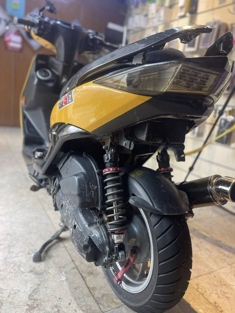 سكنس لد للبيع
صالنصة كاربون حقيقي 
يدات بريك koso
صدر امامي بلادي 
صدر خلفي DY
ويل امامي +خلفي فراشه
فج بريك فورندو 4بساتم
فلنجه رياضي
سبايدر قطعتين
فراك بريك رياضي NCY
كلج امامي رياضي 1500 RBM 
كلج خلفي وياضي سبع الاوان مشيف
الدراجه نقصها بس بجم  بجمها كاعد مابي شي بس تعبان شويه
للأستفسار ***********

السعر ١٣٠٠
